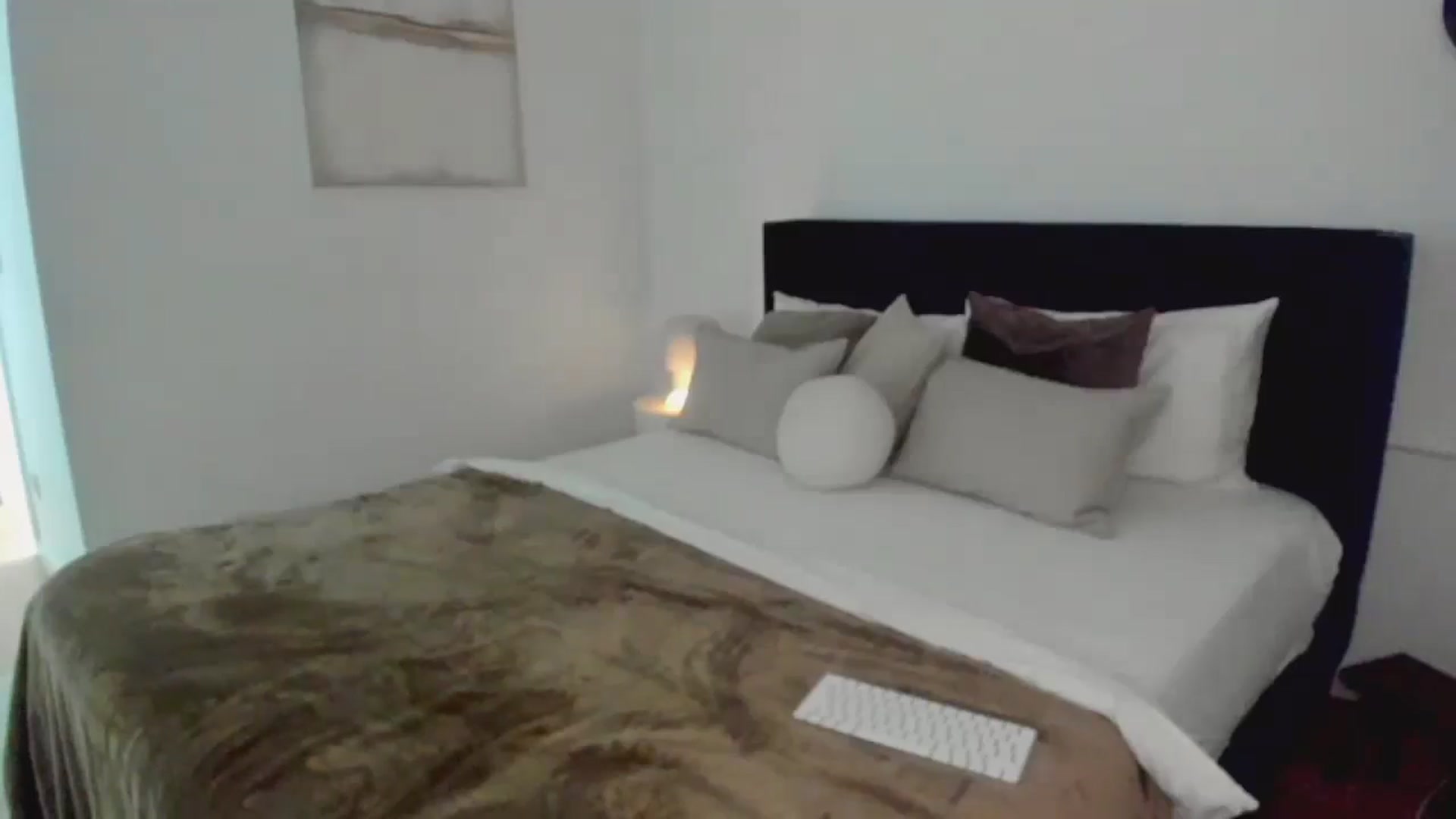 Gallery image thumbnail from Lara_xo's myfreecams stream on, 02/19/2026, 18:44 image 4 of 20