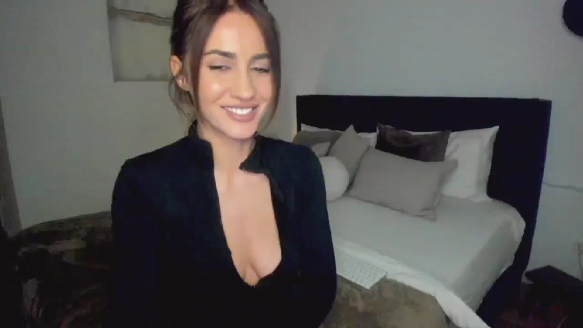 Gallery image thumbnail from Lara_xo's myfreecams stream on, 02/19/2026, 18:44 image 10 of 20