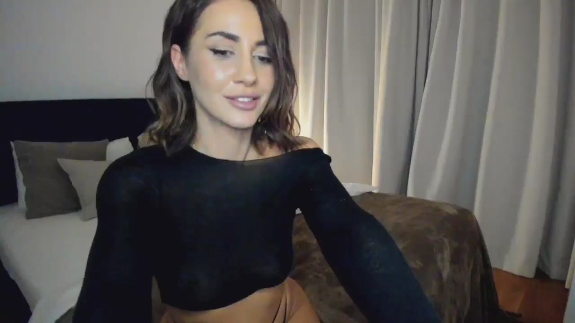 Gallery image thumbnail from Lara_xo's myfreecams stream on, 03/19/2026, 19:13 image 6 of 20
