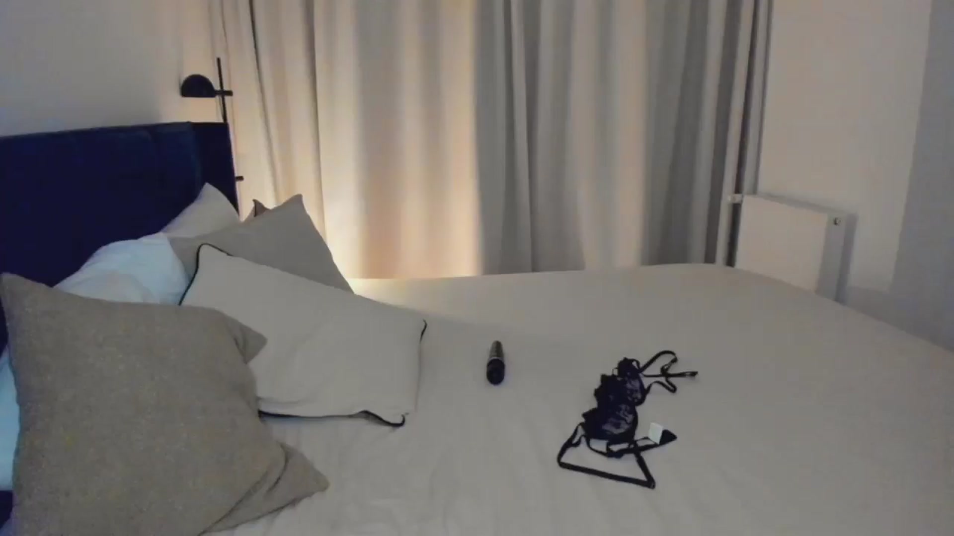Gallery image thumbnail from Lara_xo's myfreecams stream on, 04/17/2026, 19:07 image 11 of 20