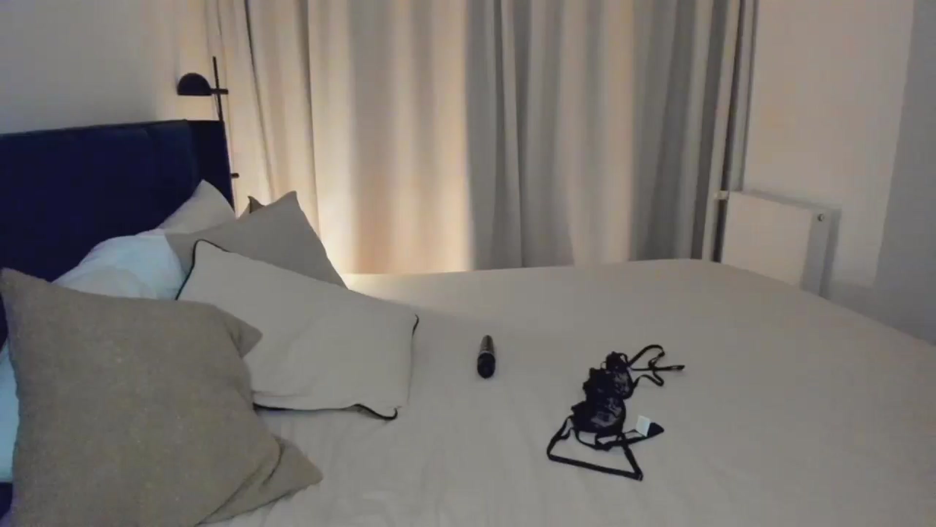 Gallery image thumbnail from Lara_xo's myfreecams stream on, 04/17/2026, 19:07 image 10 of 20
