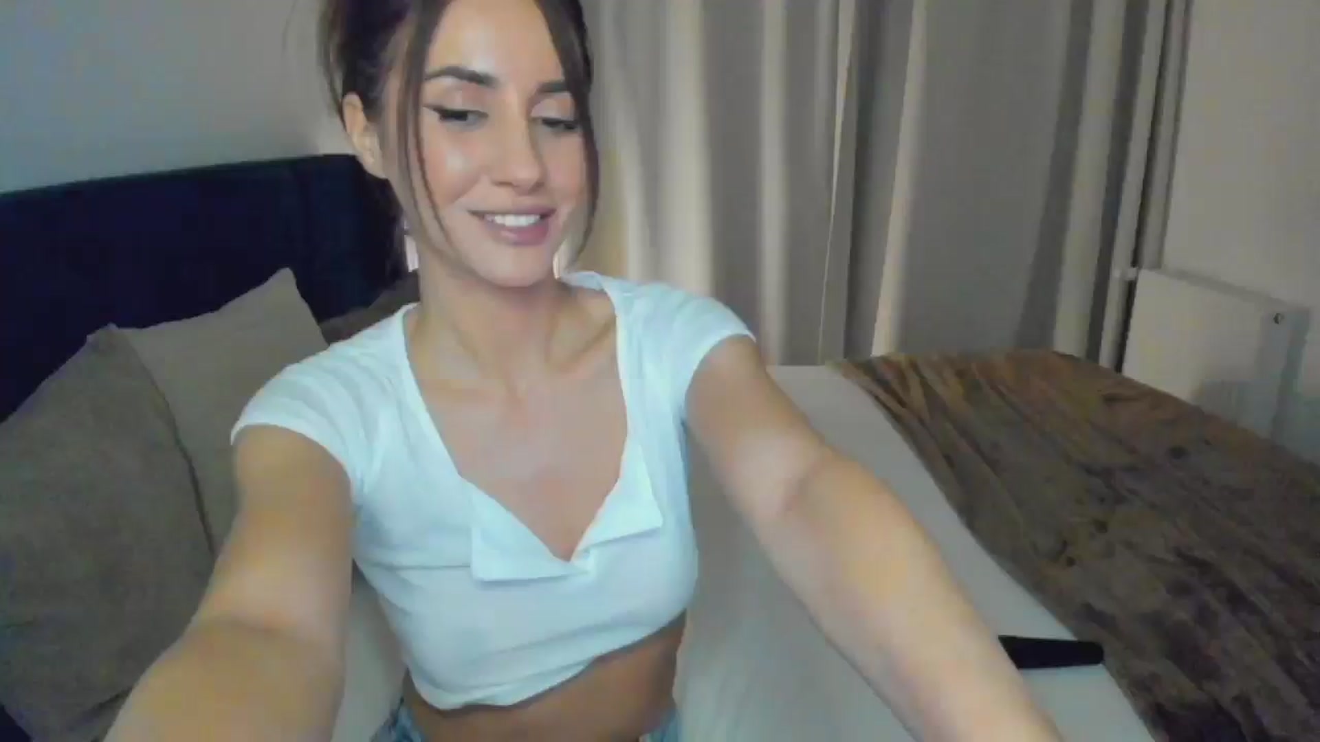 Gallery image thumbnail from Lara_xo's myfreecams stream on, 04/18/2026, 21:57 image 4 of 20