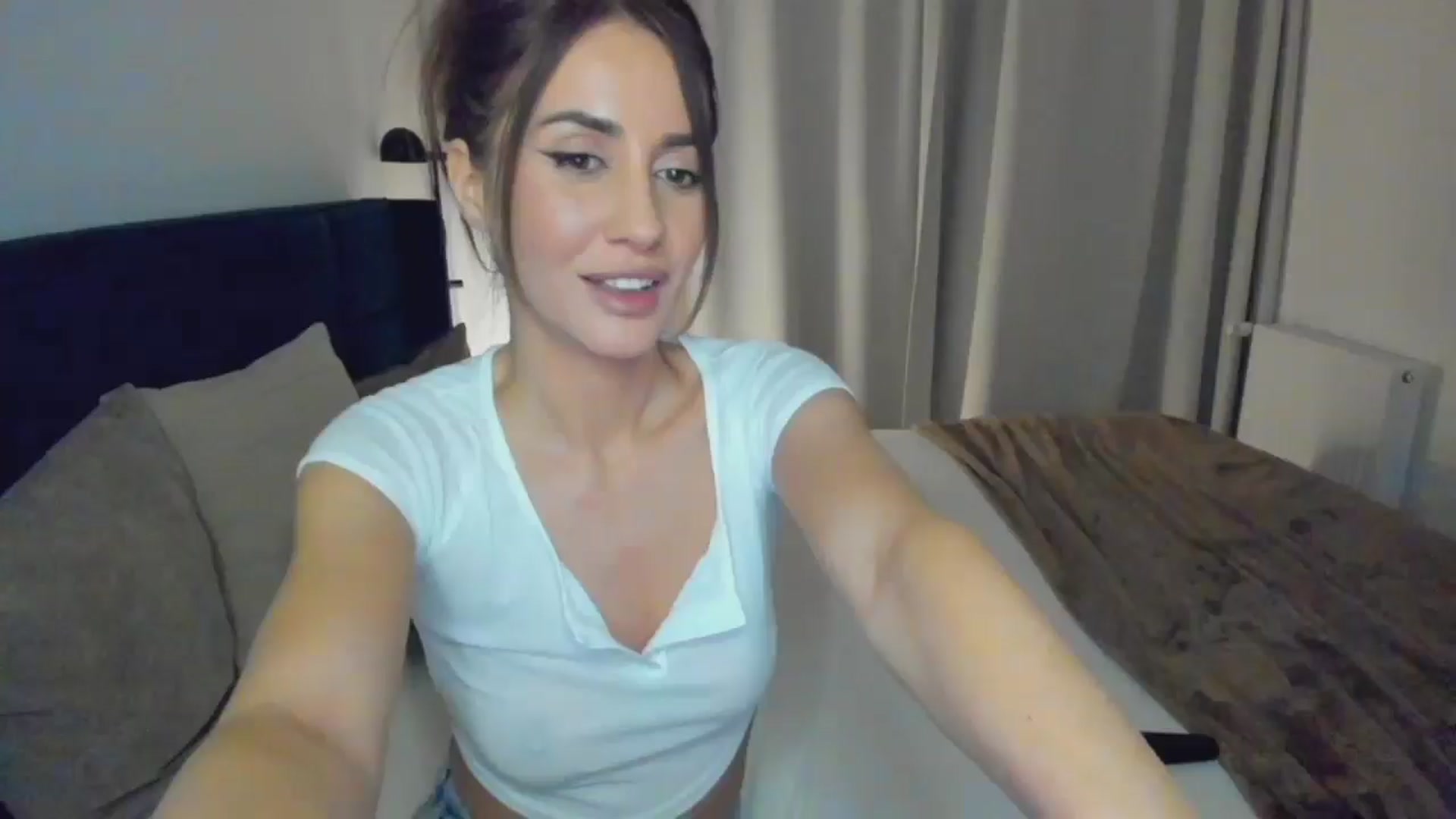 Gallery image thumbnail from Lara_xo's myfreecams stream on, 04/18/2026, 21:57 image 3 of 20