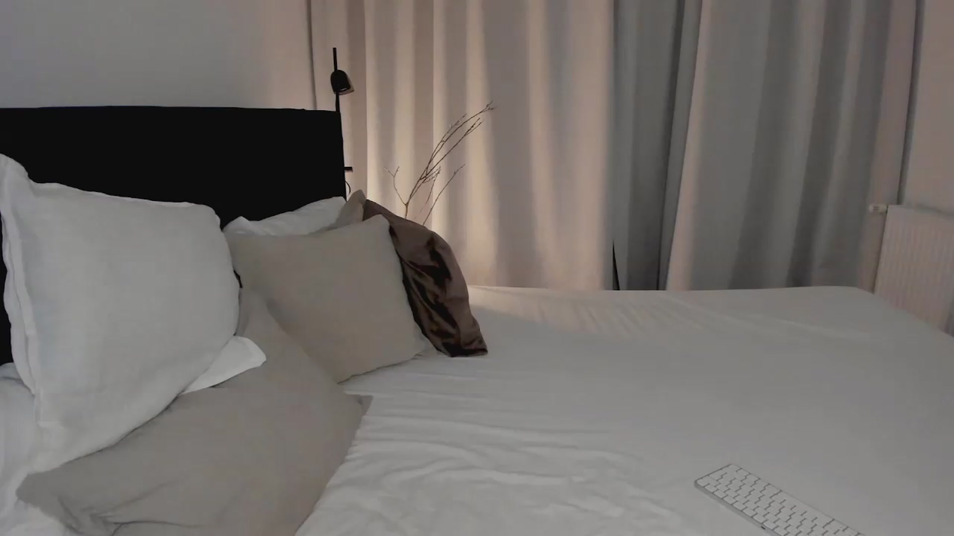 Gallery image thumbnail from Lara_xo's myfreecams stream on, 05/23/2026, 22:25 image 6 of 20
