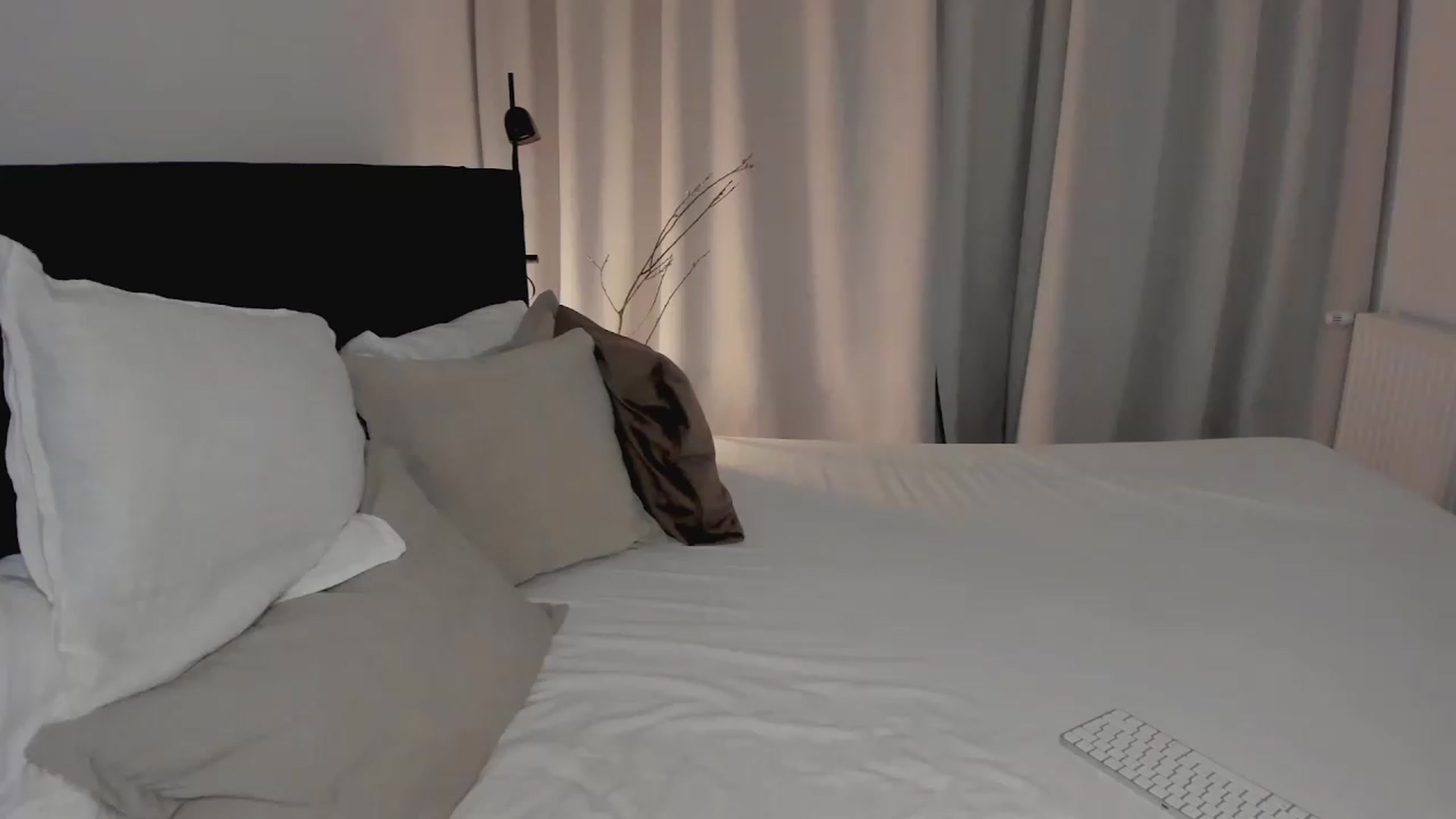 Gallery image thumbnail from Lara_xo's myfreecams stream on, 05/23/2026, 22:25 image 7 of 20