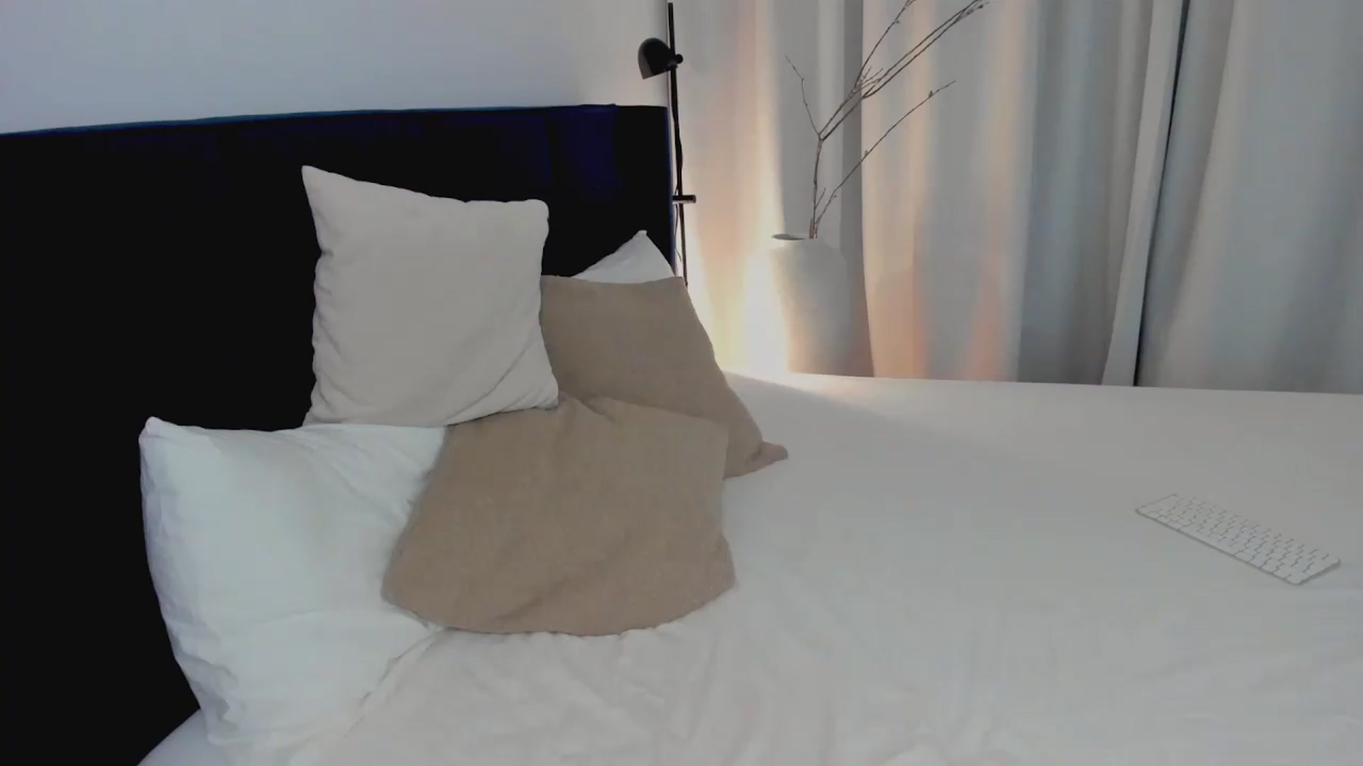 Gallery image thumbnail from Lara_xo's myfreecams stream on, 06/06/2026, 22:41 image 9 of 20