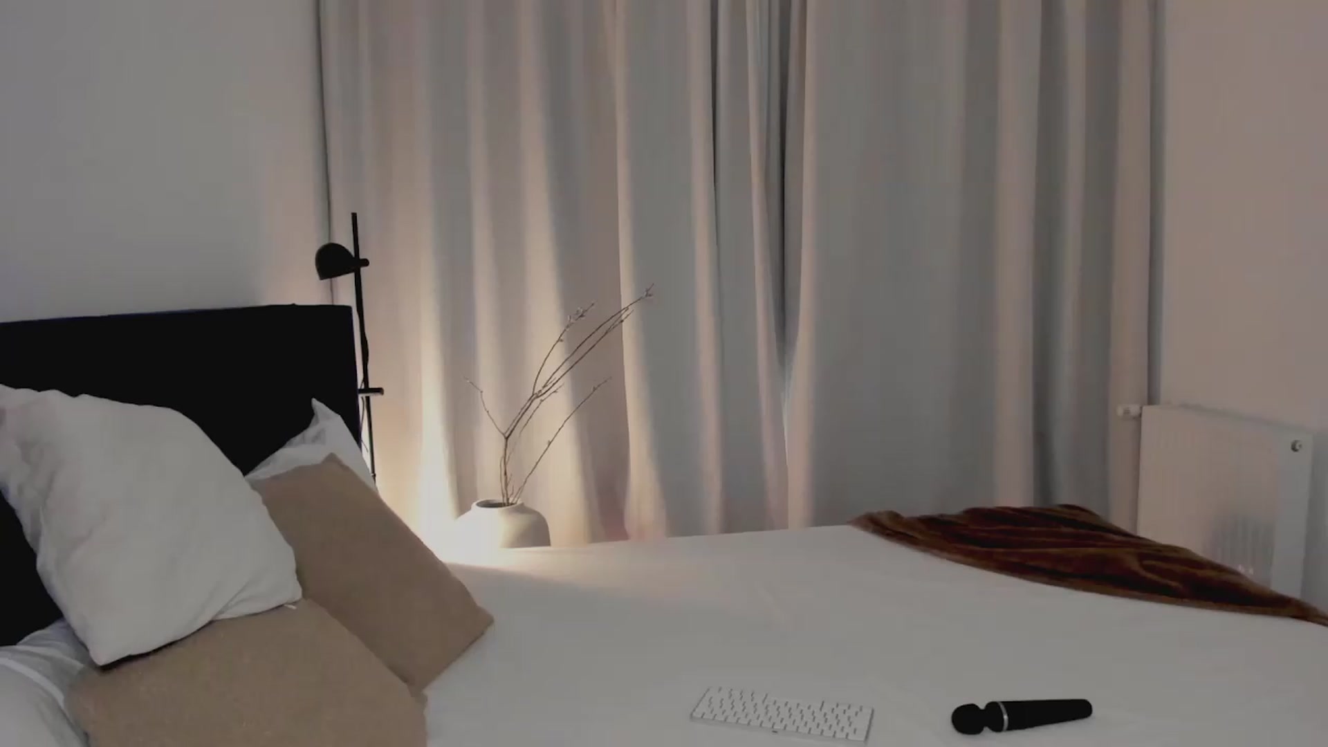 Gallery image thumbnail from Lara_xo's myfreecams stream on, 06/07/2026, 17:00 image 18 of 20