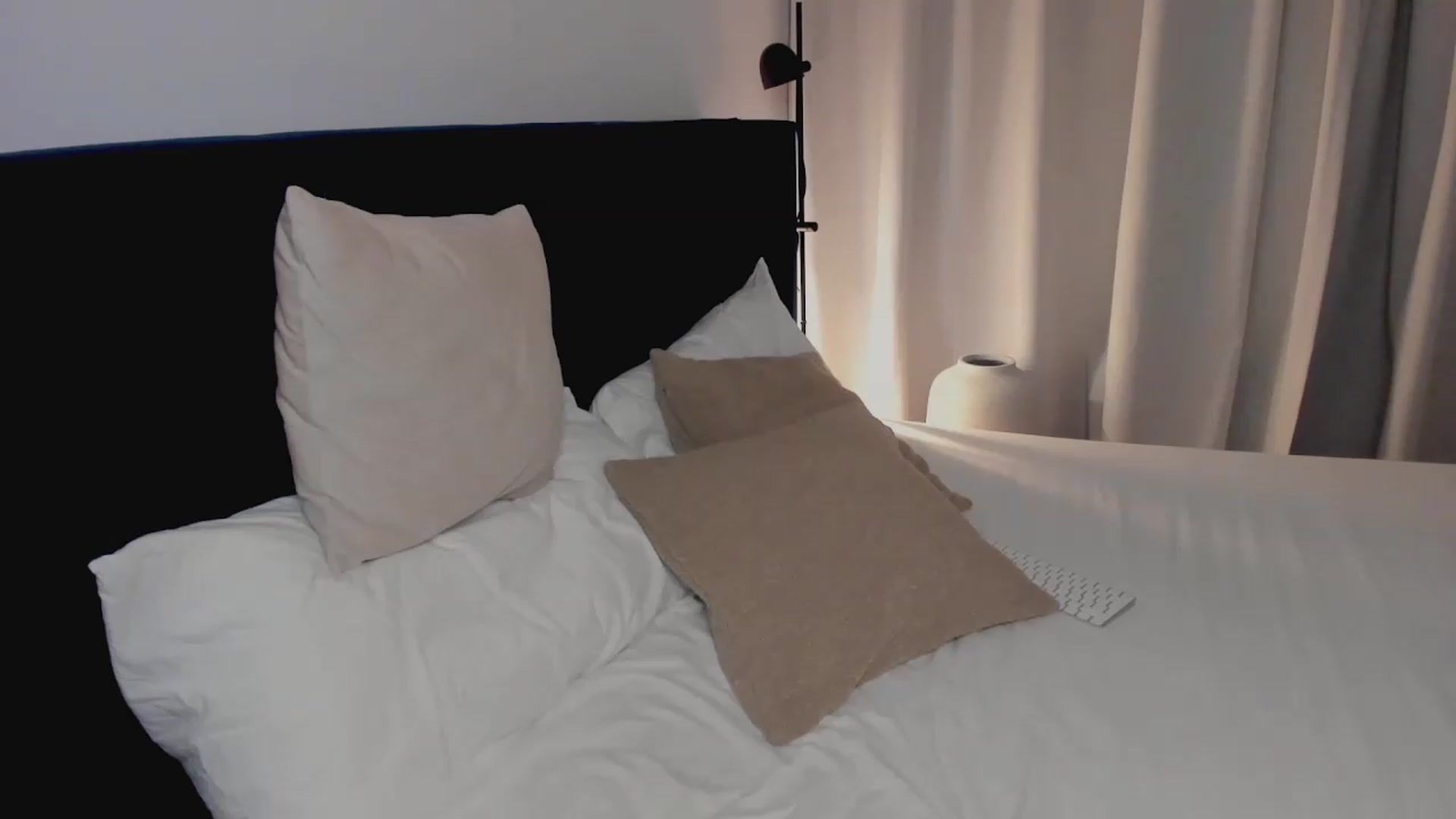 Gallery image thumbnail from Lara_xo's myfreecams stream on, 06/08/2026, 17:39 image 16 of 20