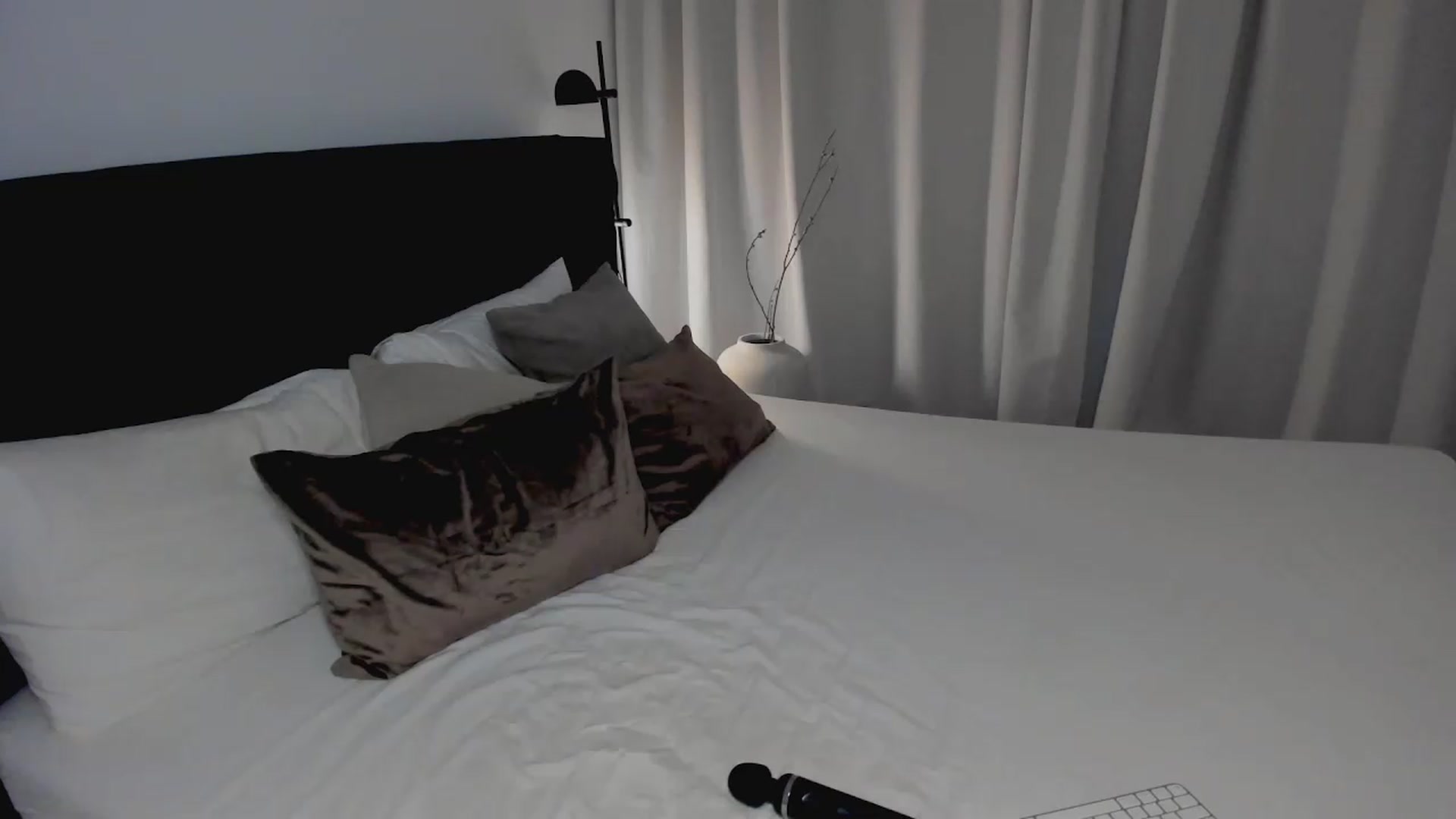 Gallery image thumbnail from Lara_xo's myfreecams stream on, 06/29/2026, 17:31 image 12 of 20