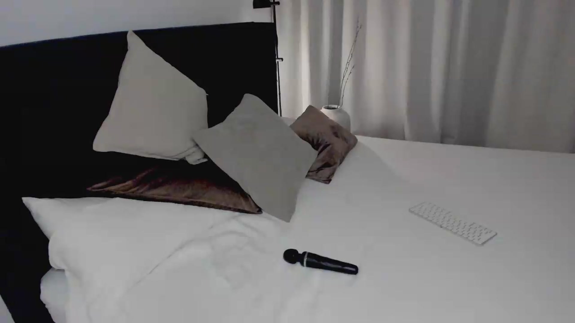 Gallery image thumbnail from Lara_xo's myfreecams stream on, 07/01/2026, 19:07 image 12 of 20