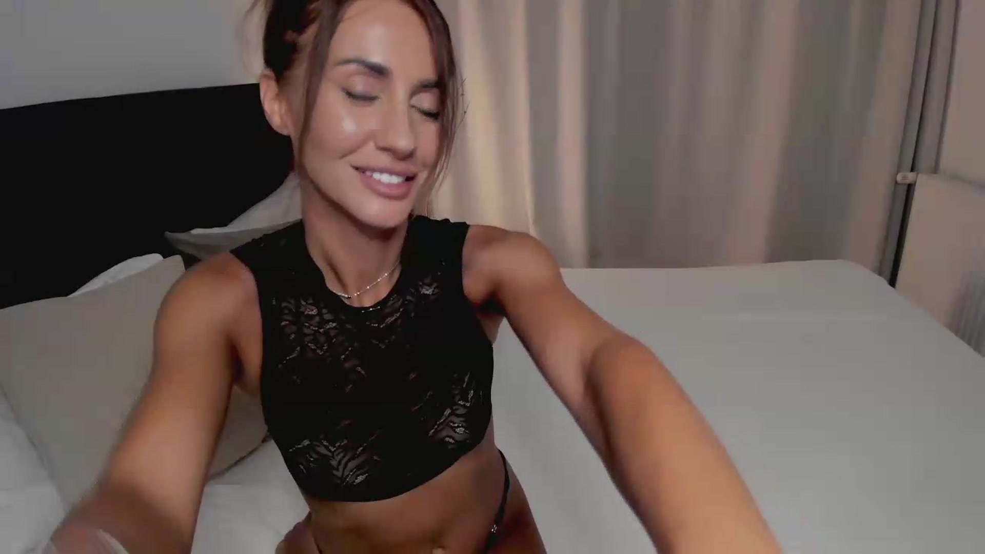 Gallery image thumbnail from Lara_xo's myfreecams stream on, 07/02/2026, 16:50 image 16 of 20