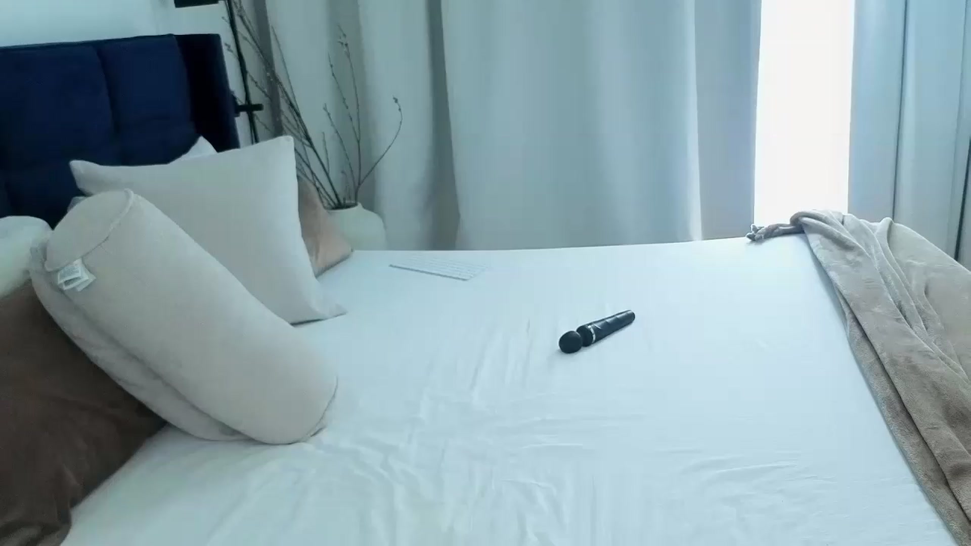 Gallery image thumbnail from Lara_xo's myfreecams stream on, 07/12/2026, 14:47 image 15 of 20