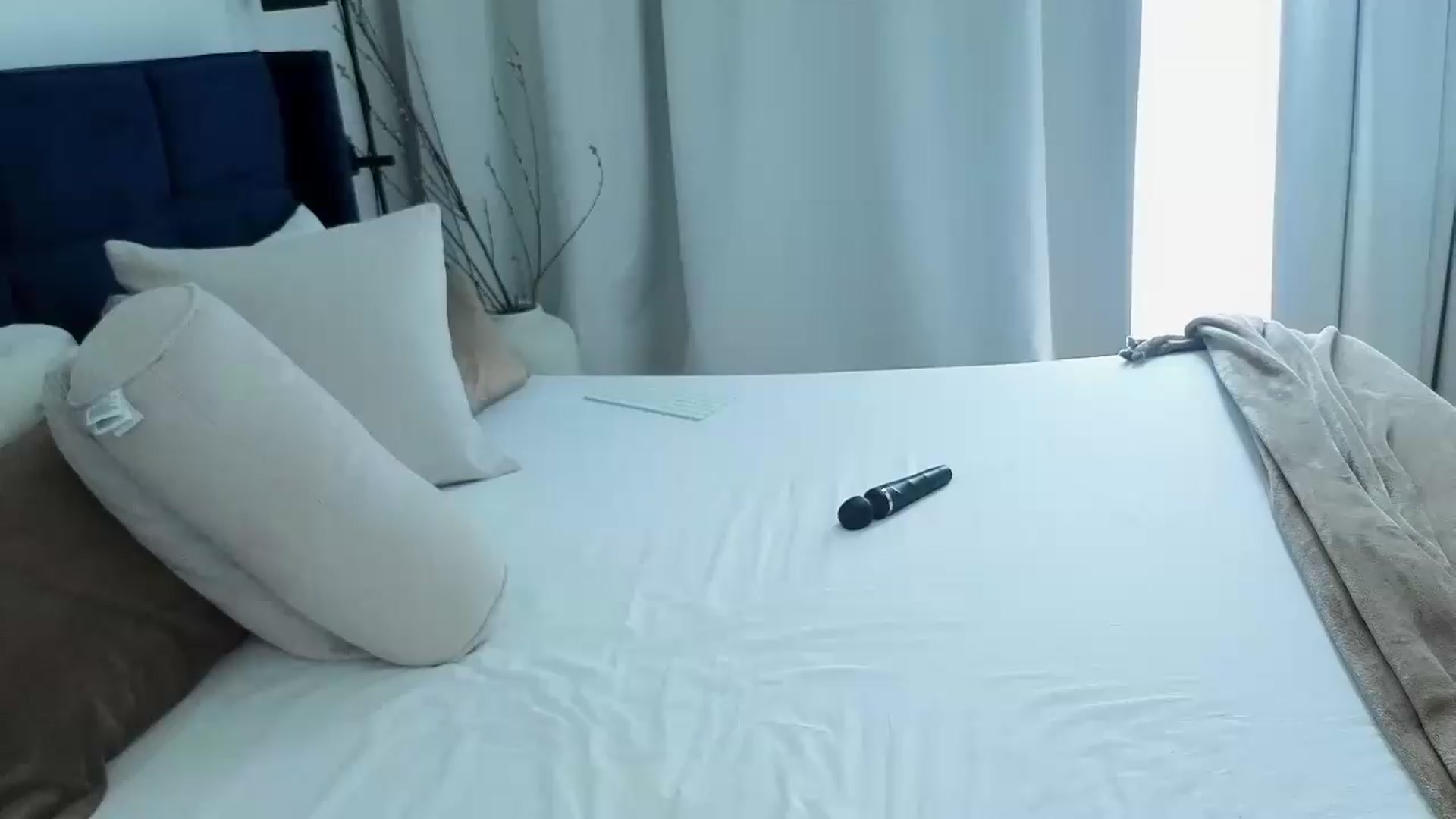 Gallery image thumbnail from Lara_xo's myfreecams stream on, 07/12/2026, 14:47 image 14 of 20