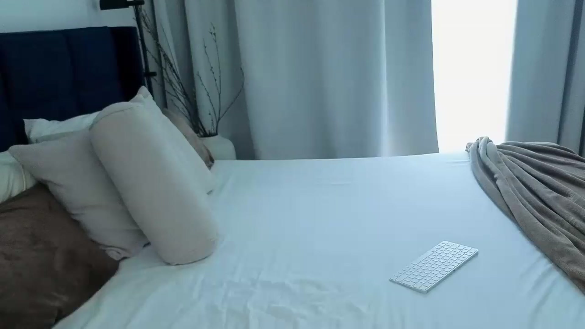 Gallery image thumbnail from Lara_xo's myfreecams stream on, 07/16/2026, 16:49 image 20 of 20