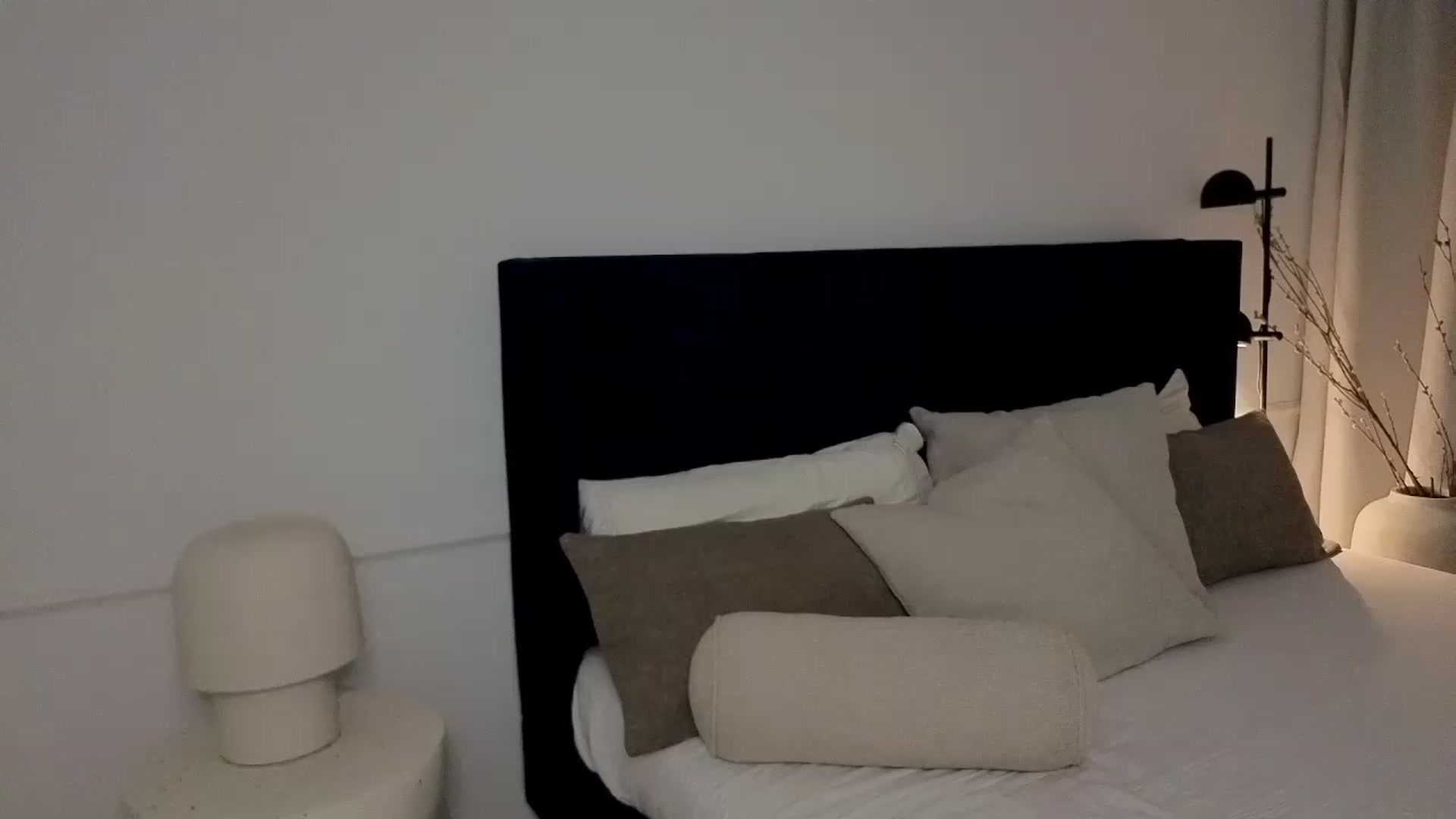 Gallery image thumbnail from Lara_xo's myfreecams stream on, 07/20/2026, 19:17 image 14 of 20