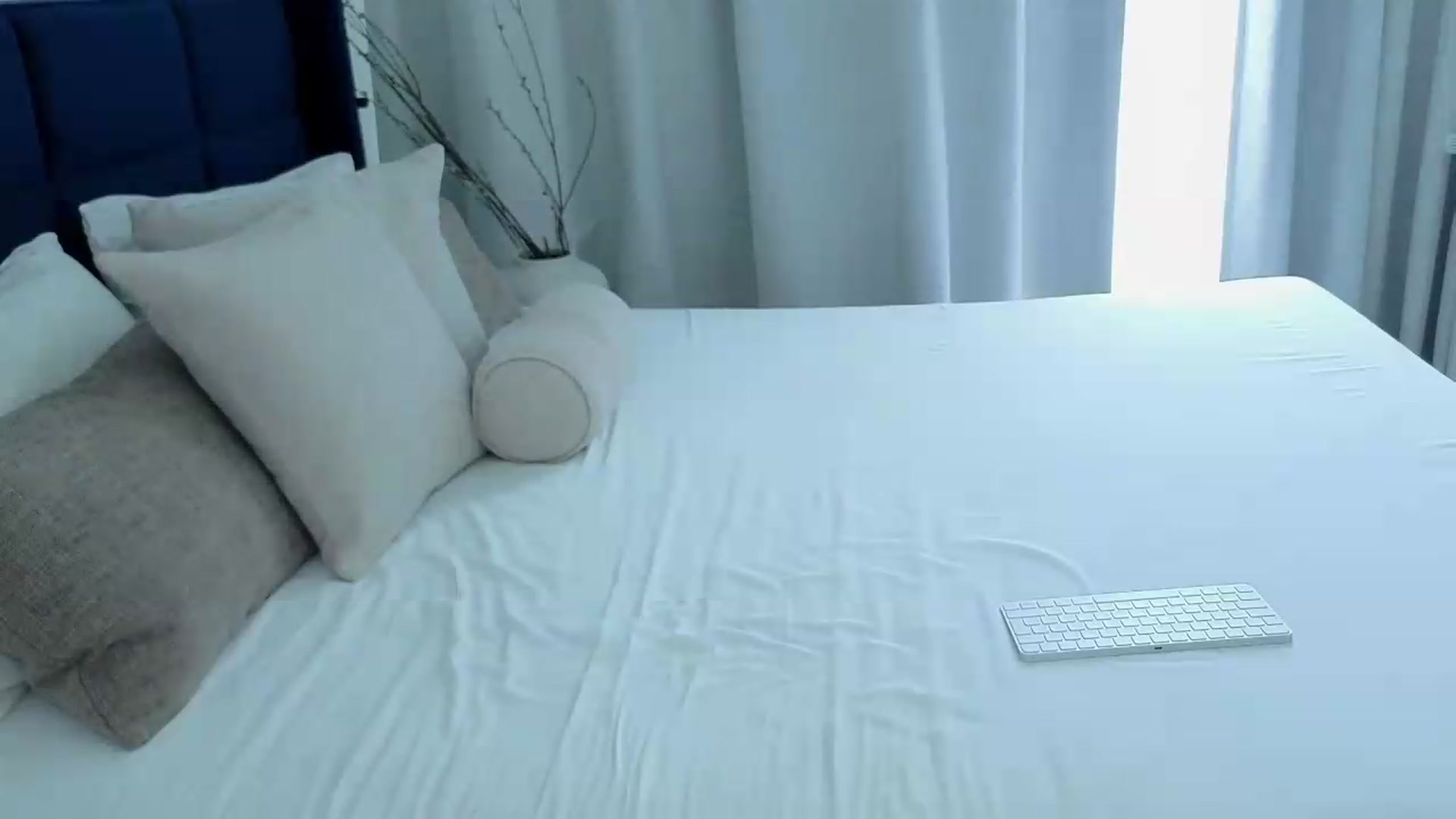 Gallery image thumbnail from Lara_xo's myfreecams stream on, 08/04/2026, 13:42 image 7 of 20
