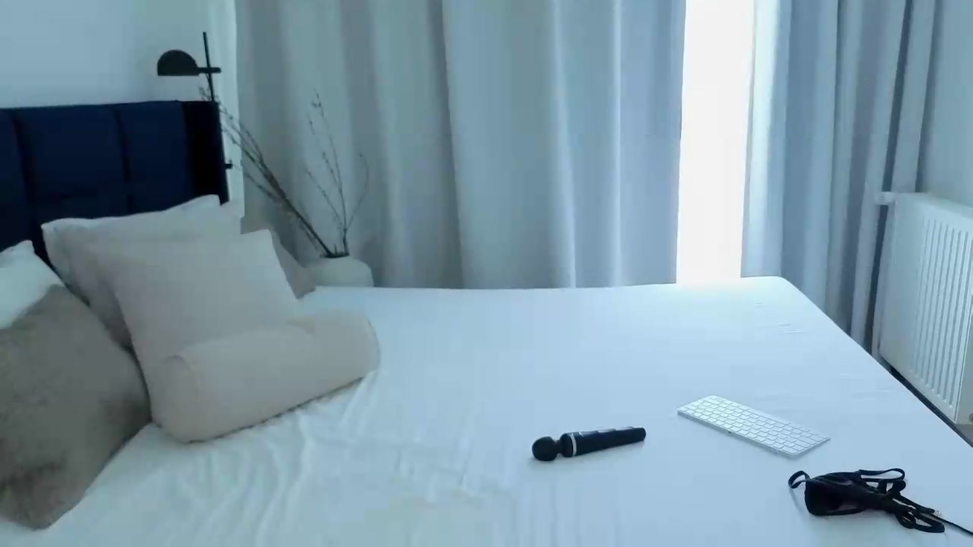 Gallery image thumbnail from Lara_xo's myfreecams stream on, 08/04/2026, 15:46 image 13 of 20