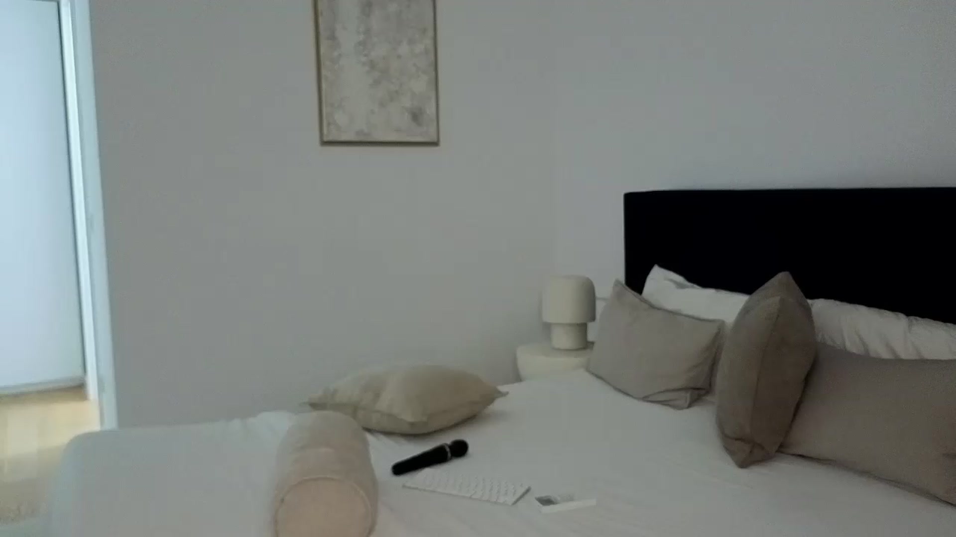 Gallery image thumbnail from Lara_xo's myfreecams stream on, 08/18/2026, 15:24 image 11 of 20