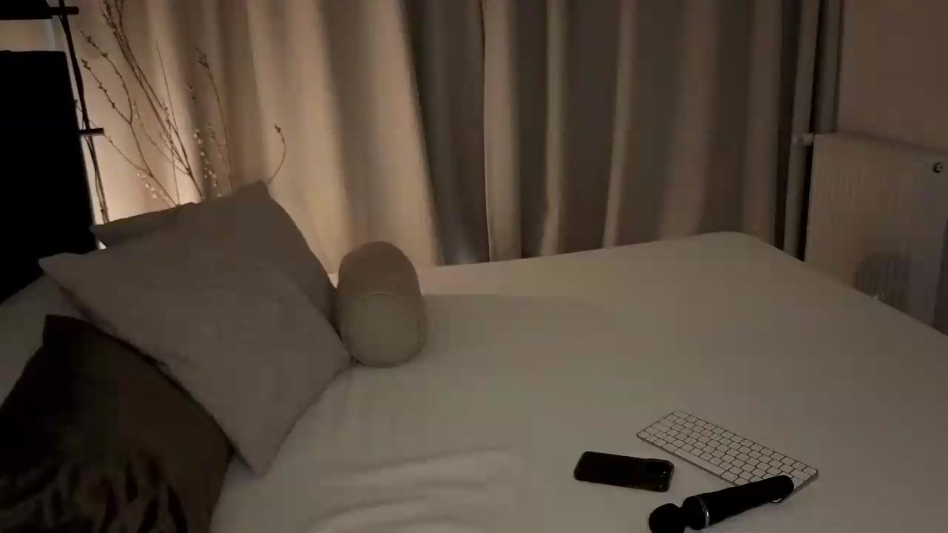 Gallery image thumbnail from Lara_xo's myfreecams stream on, 08/31/2026, 16:04 image 15 of 20