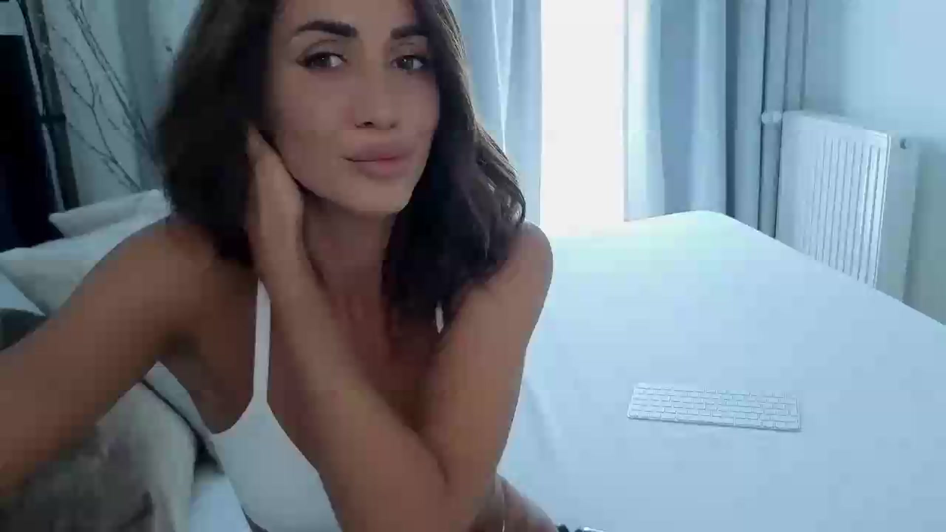 Gallery image thumbnail from Lara_xo's myfreecams stream on, 08/31/2026, 16:49 image 2 of 20