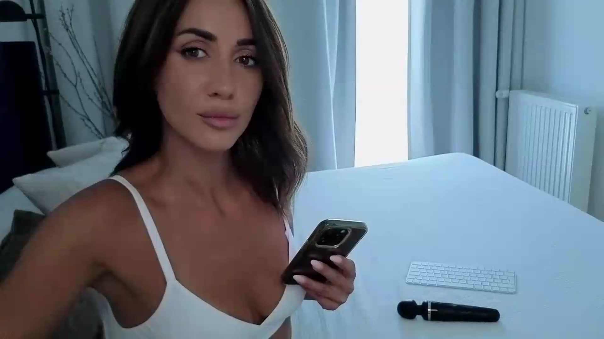Gallery image thumbnail from Lara_xo's myfreecams stream on, 08/31/2026, 16:49 image 13 of 20