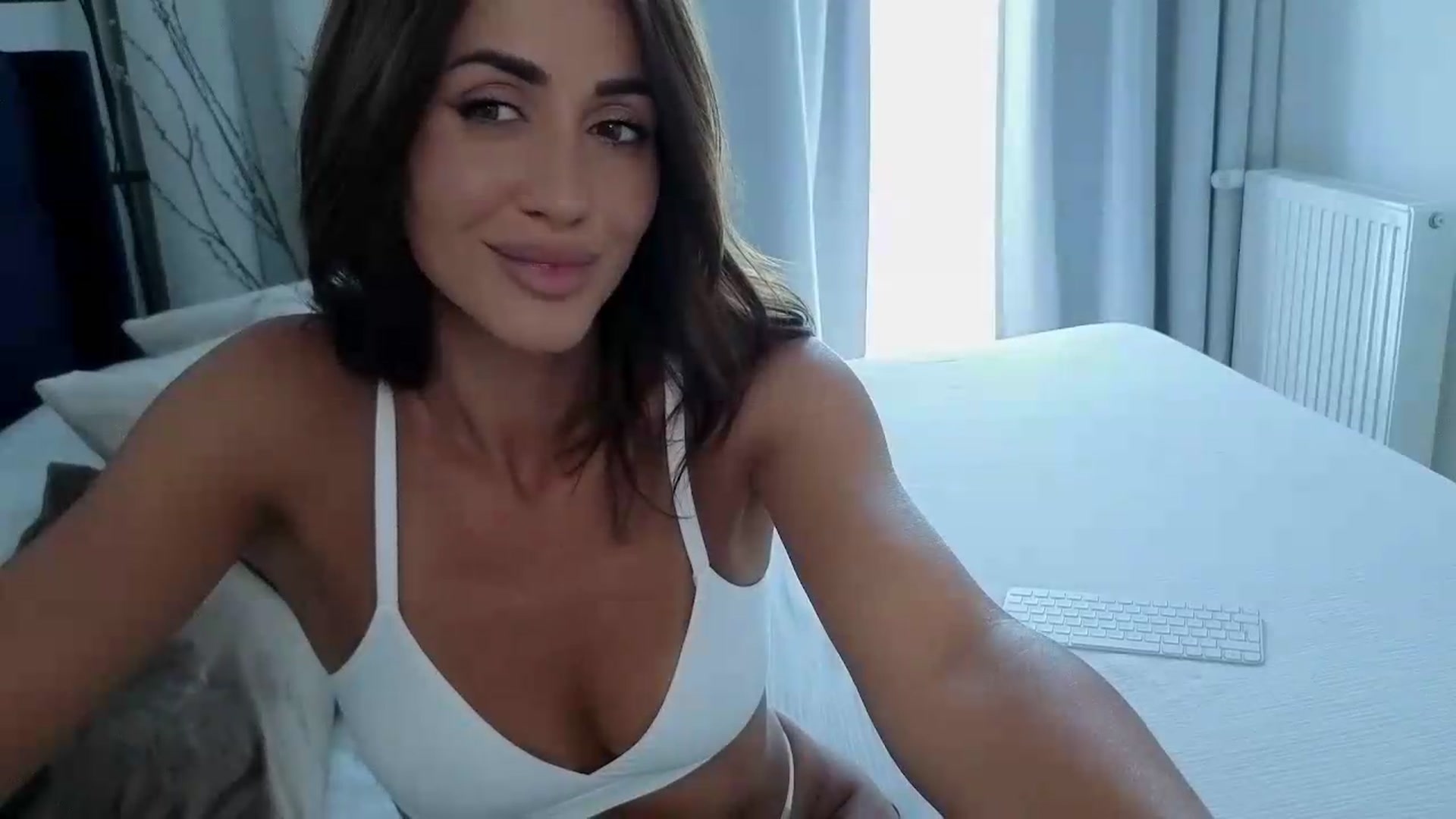 Gallery image thumbnail from Lara_xo's myfreecams stream on, 08/31/2026, 16:49 image 5 of 20