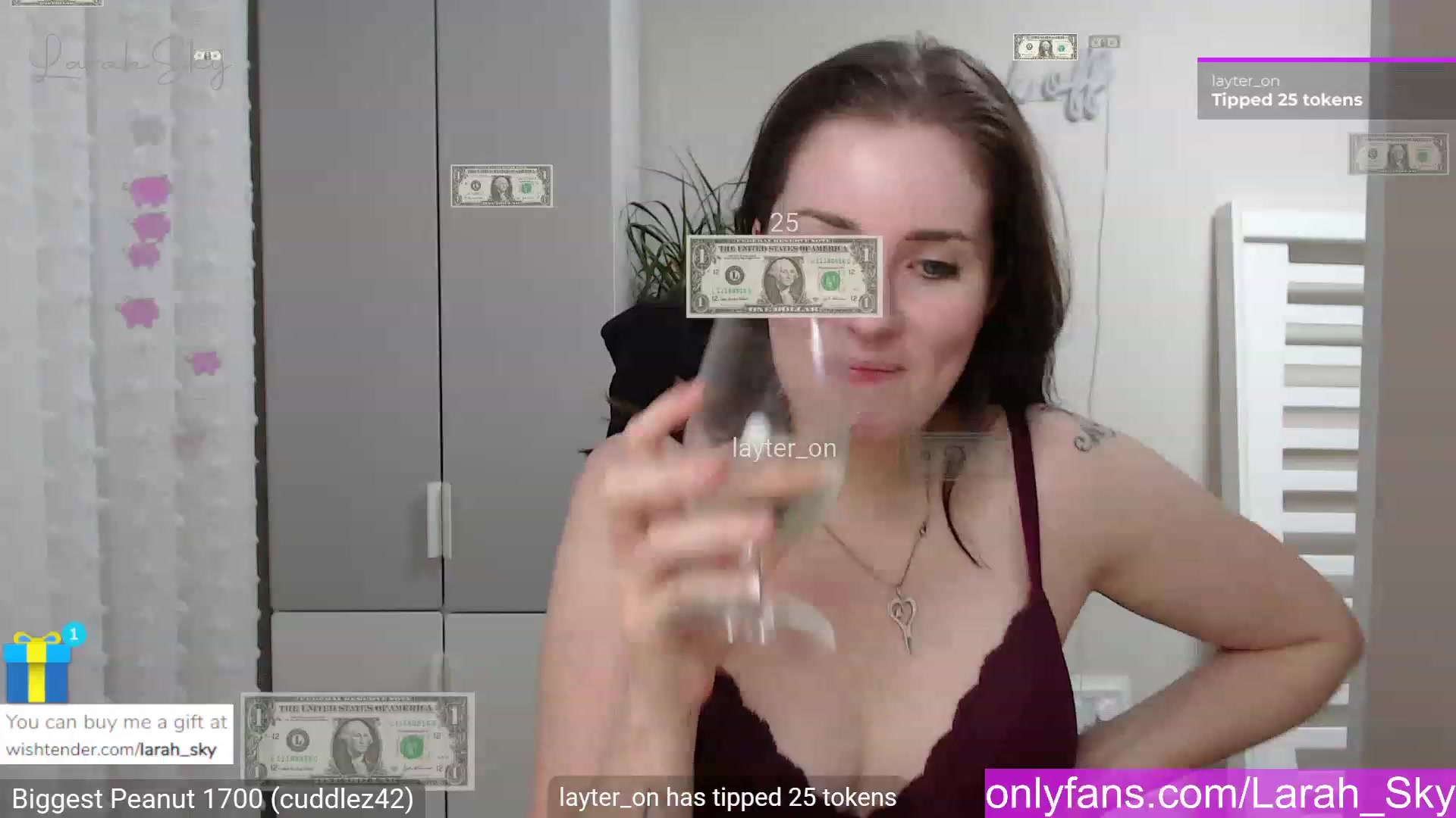 Gallery image thumbnail from Larah_Sky's myfreecams stream on, 11/23/2022, 24:02 image 8 of 20
