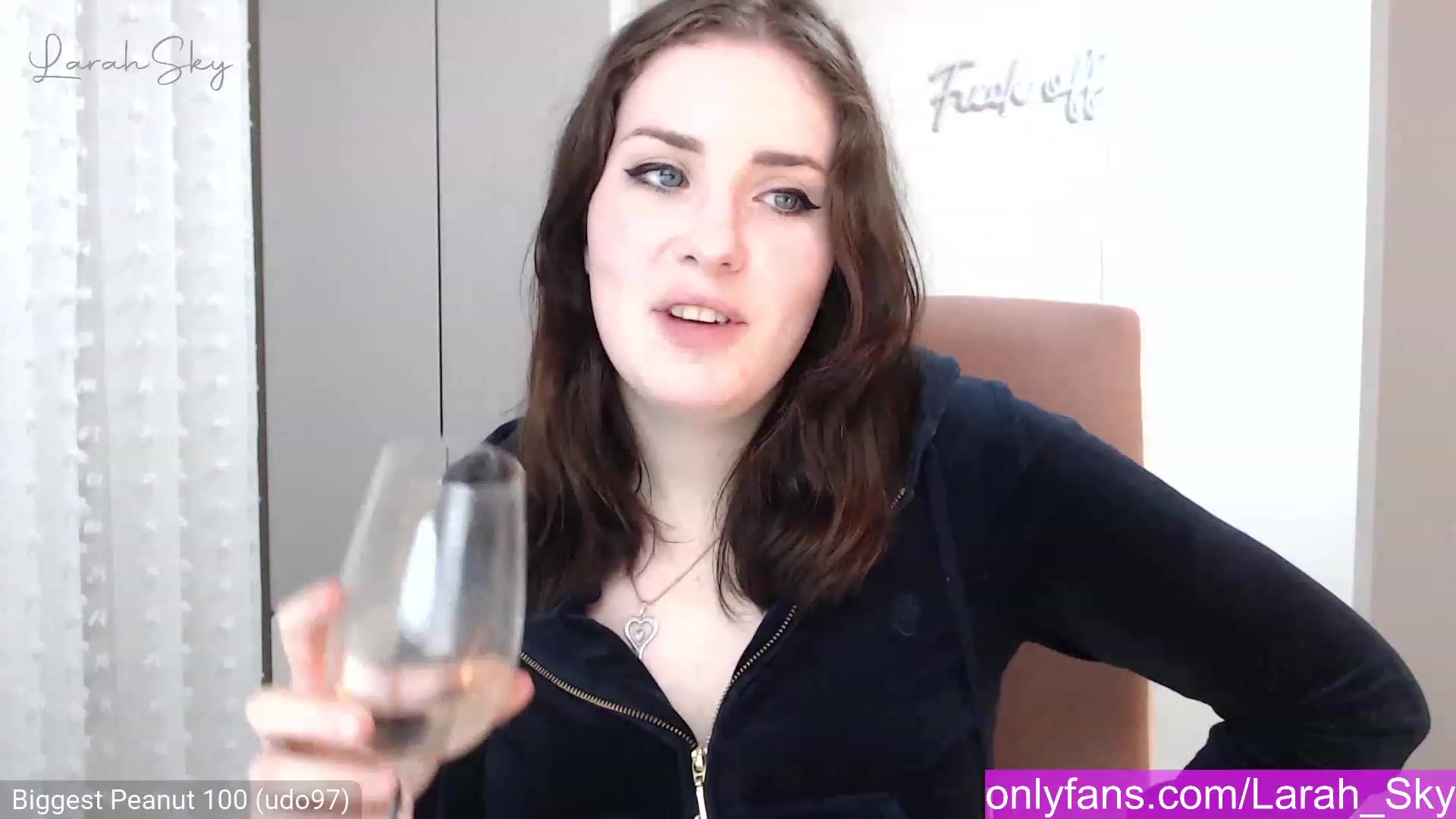 Gallery image thumbnail from Larah_Sky's myfreecams stream on, 12/01/2022, 20:59 image 10 of 20