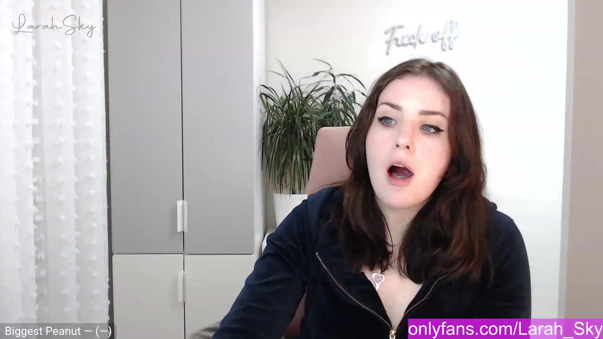 Gallery image thumbnail from Larah_Sky's myfreecams stream on, 12/01/2022, 20:59 image 3 of 20
