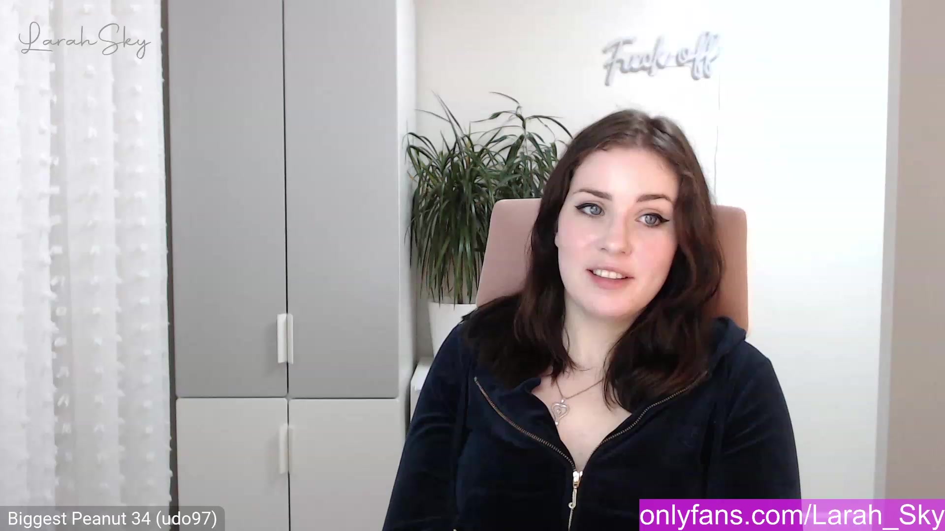 Gallery image thumbnail from Larah_Sky's myfreecams stream on, 12/01/2022, 20:59 image 9 of 20