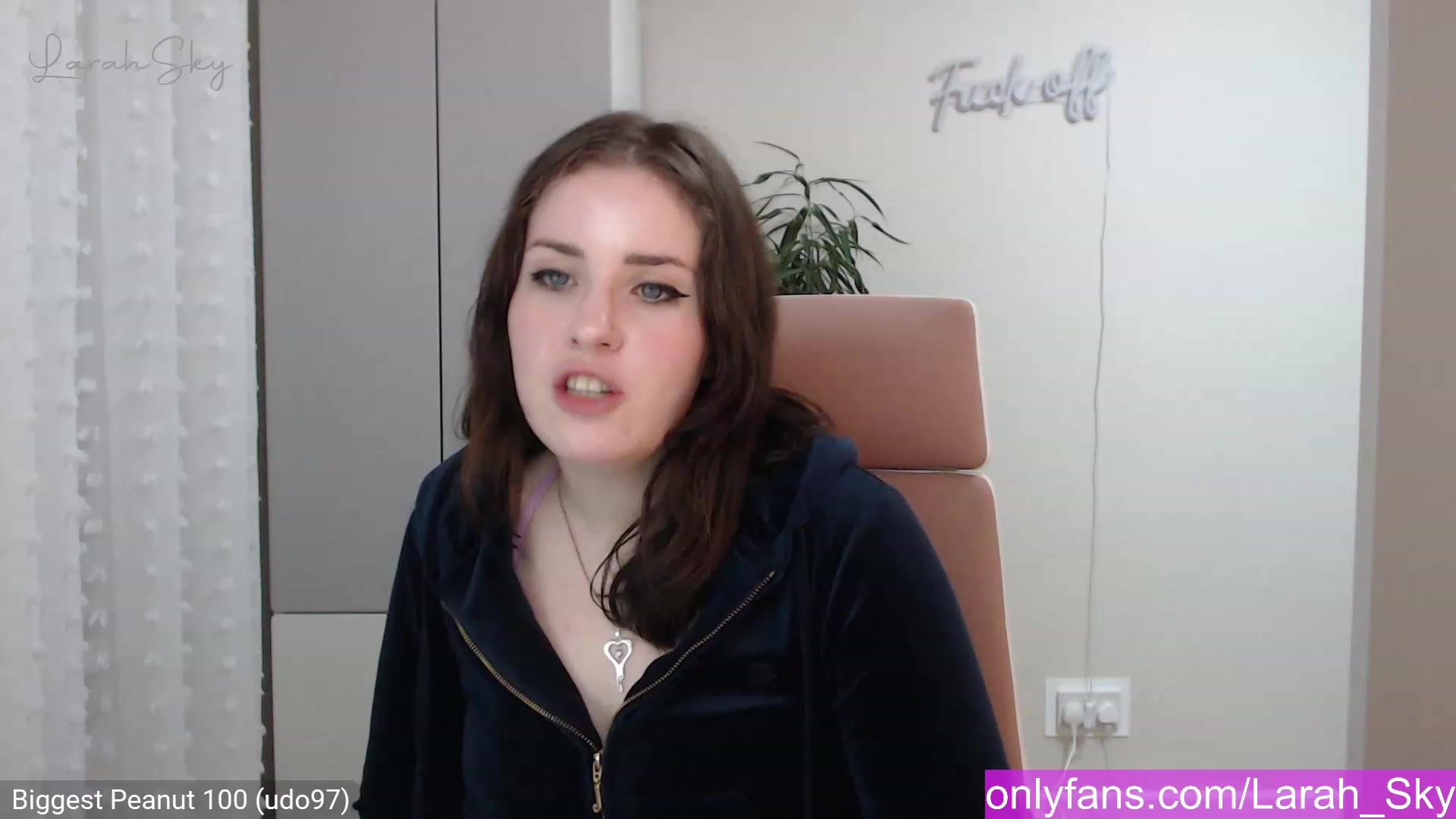 Gallery image thumbnail from Larah_Sky's myfreecams stream on, 12/01/2022, 20:59 image 16 of 20