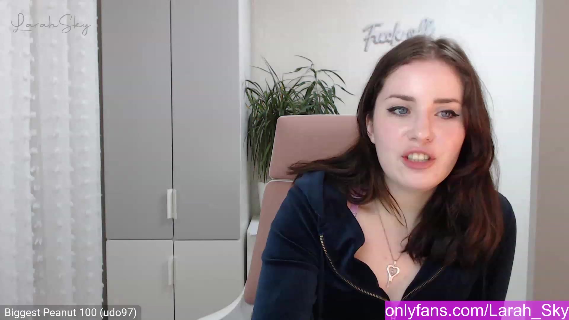 Gallery image thumbnail from Larah_Sky's myfreecams stream on, 12/01/2022, 20:59 image 17 of 20