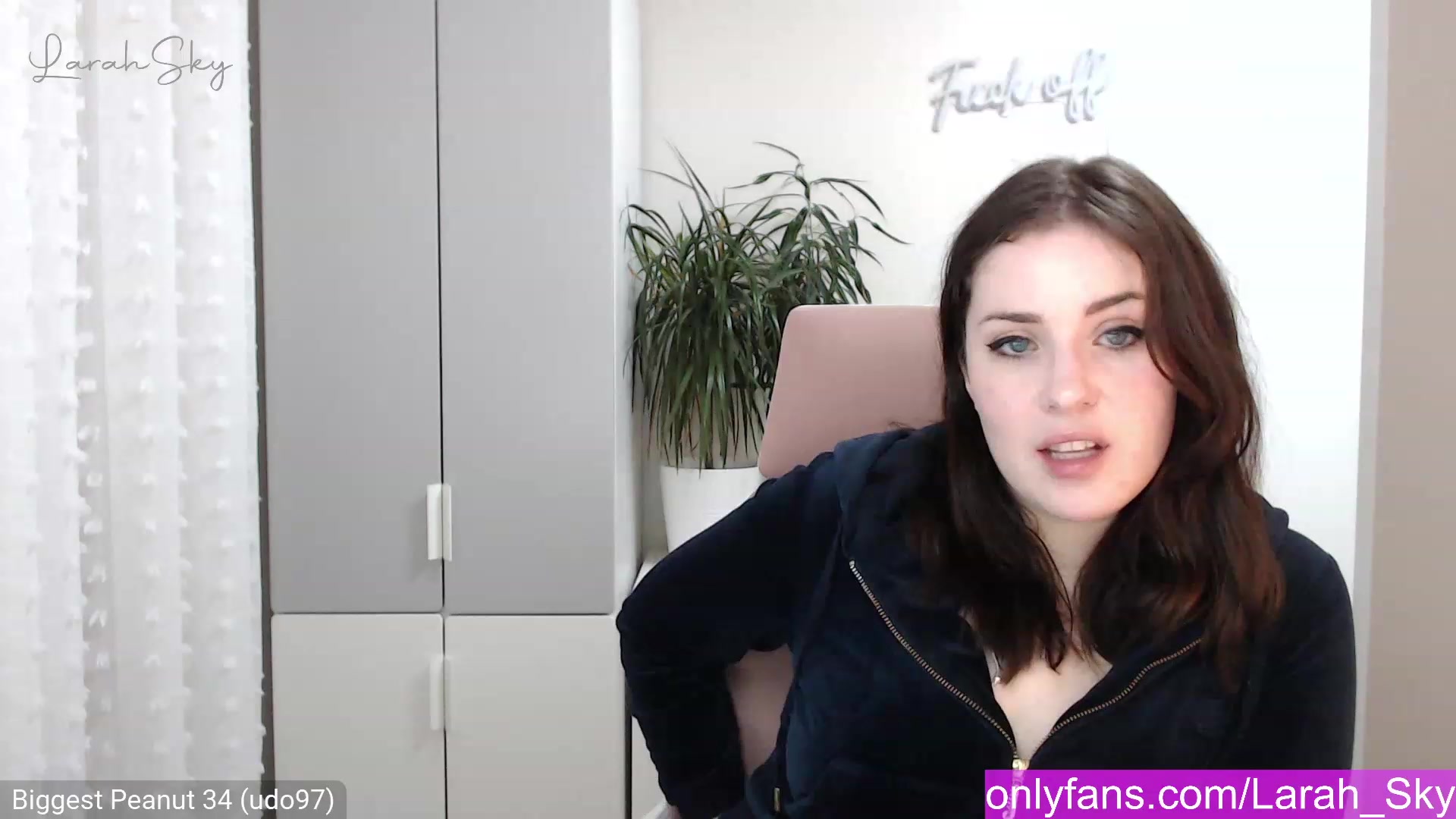 Gallery image thumbnail from Larah_Sky's myfreecams stream on, 12/01/2022, 20:59 image 7 of 20