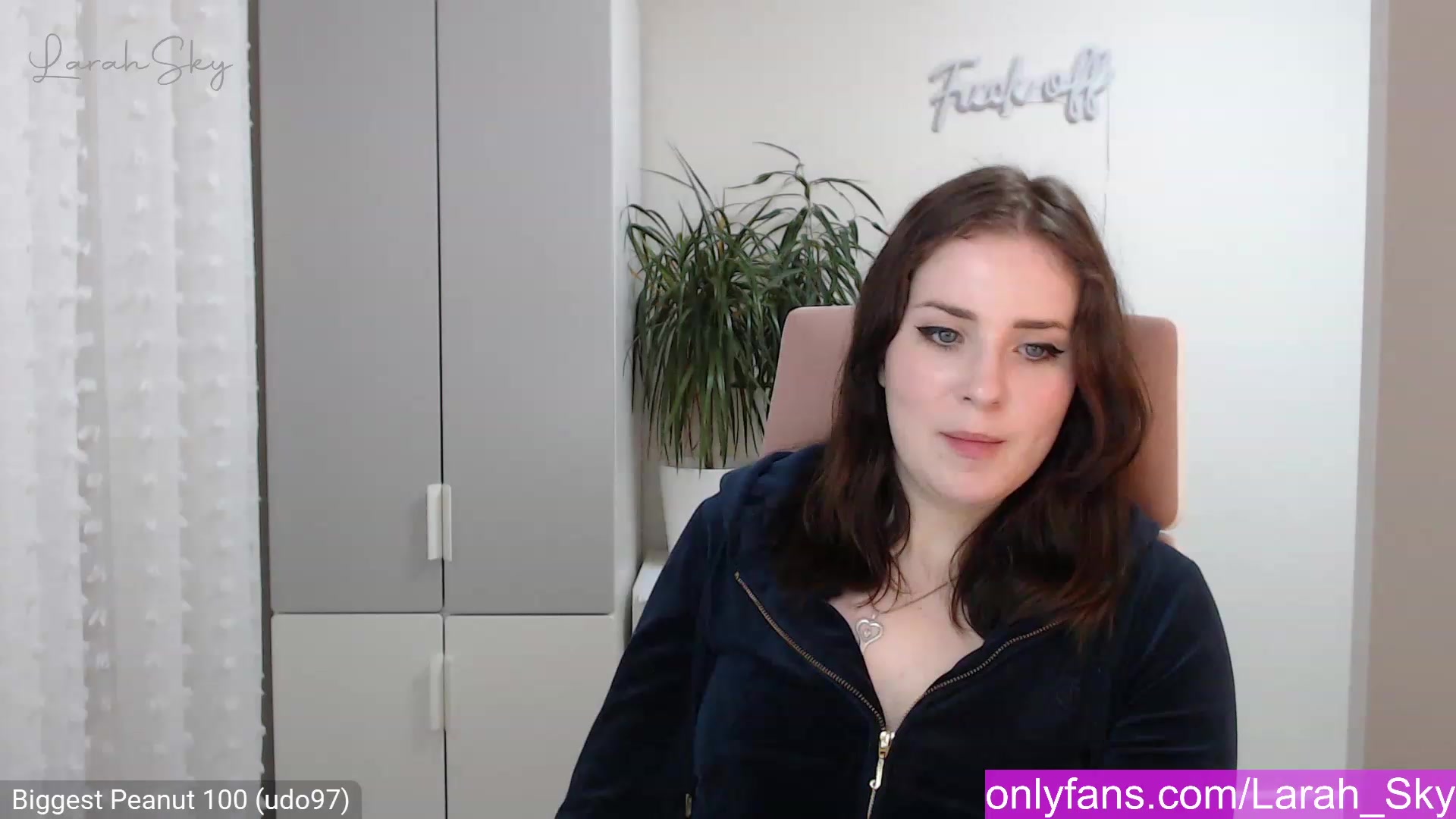 Gallery image thumbnail from Larah_Sky's myfreecams stream on, 12/01/2022, 20:59 image 11 of 20