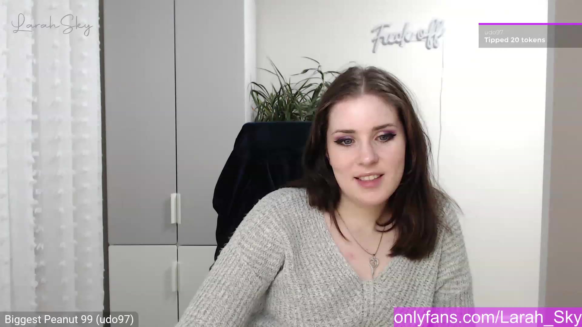 Gallery image thumbnail from Larah_Sky's myfreecams stream on, 12/02/2022, 23:18 image 4 of 20
