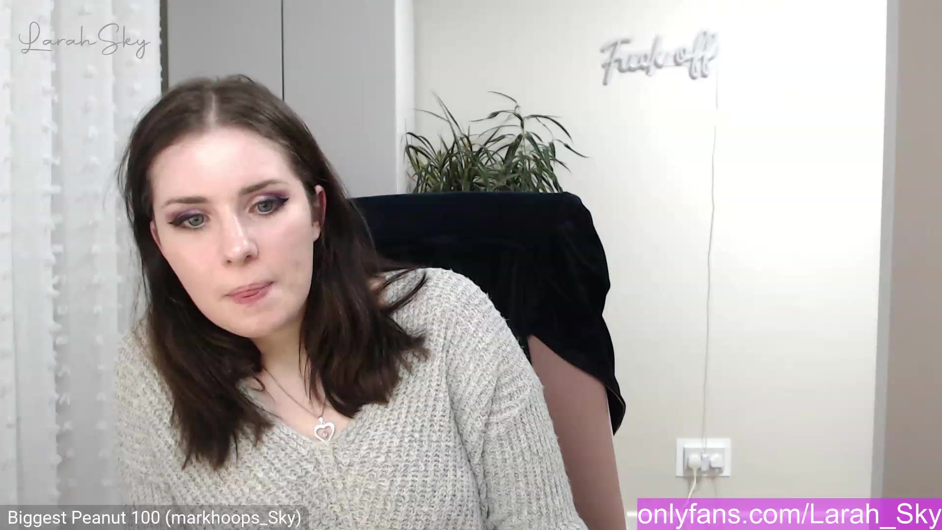 Gallery image thumbnail from Larah_Sky's myfreecams stream on, 12/02/2022, 23:18 image 9 of 20