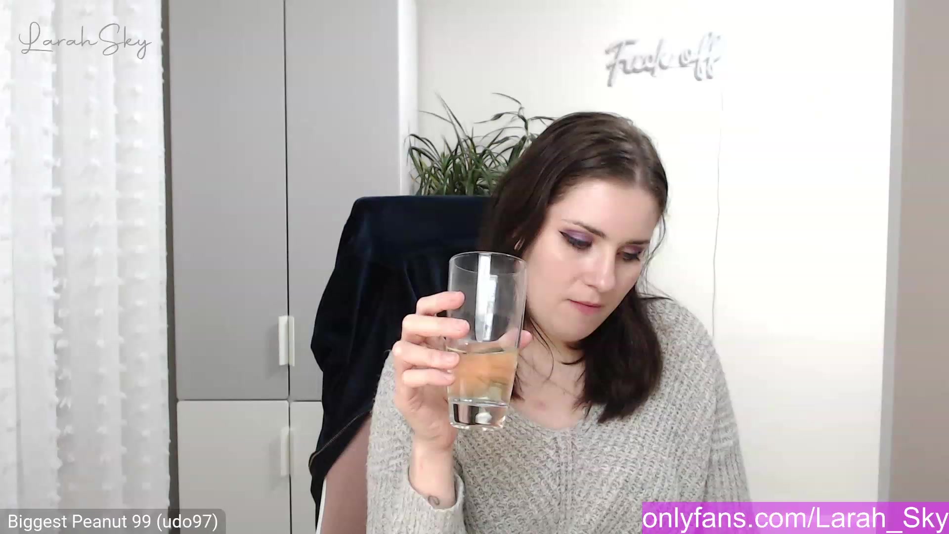 Gallery image thumbnail from Larah_Sky's myfreecams stream on, 12/02/2022, 23:18 image 3 of 20