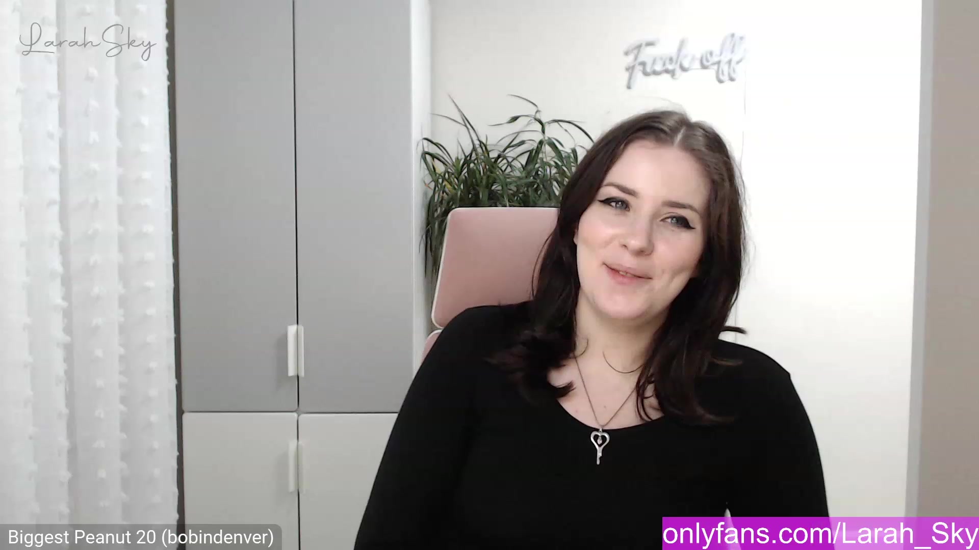 Gallery image thumbnail from Larah_Sky's myfreecams stream on, 12/05/2022, 24:23 image 3 of 20