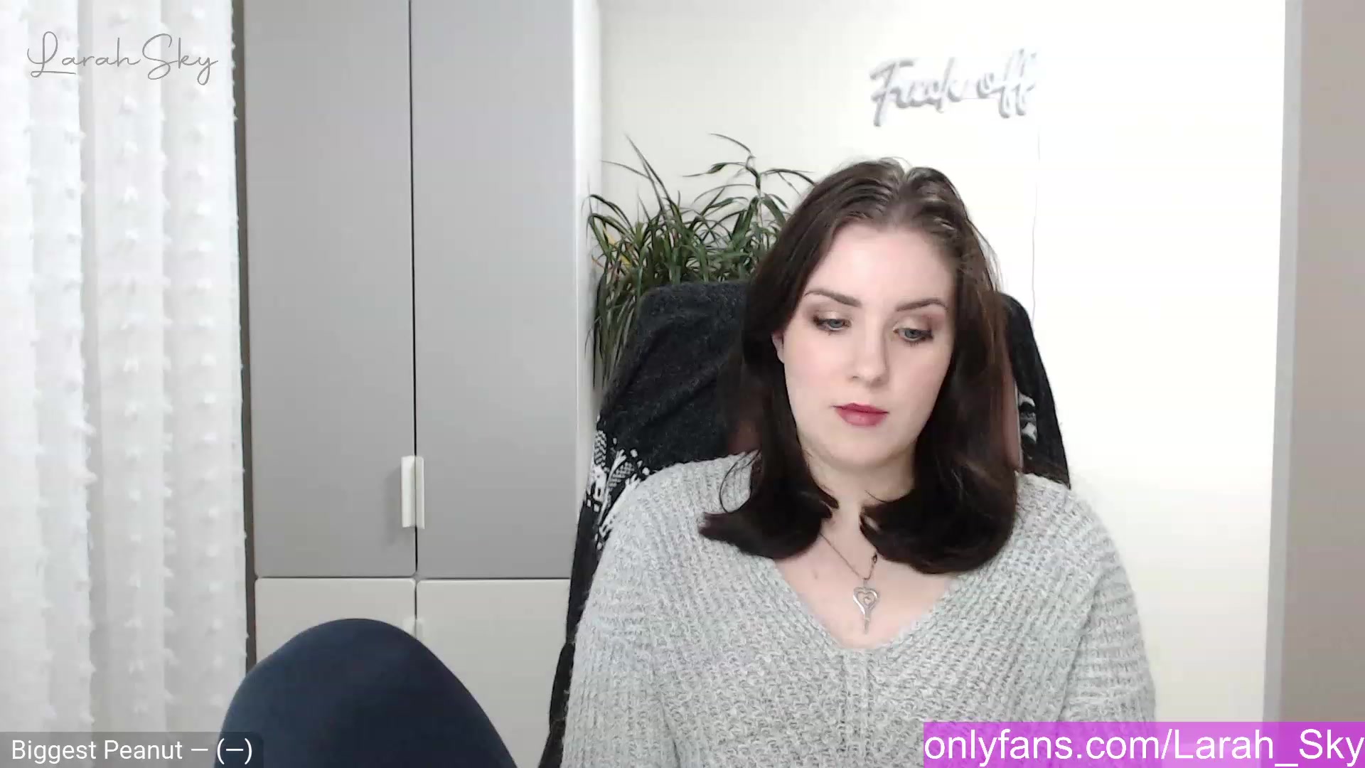 Gallery image thumbnail from Larah_Sky's myfreecams stream on, 12/05/2022, 22:35 image 1 of 20