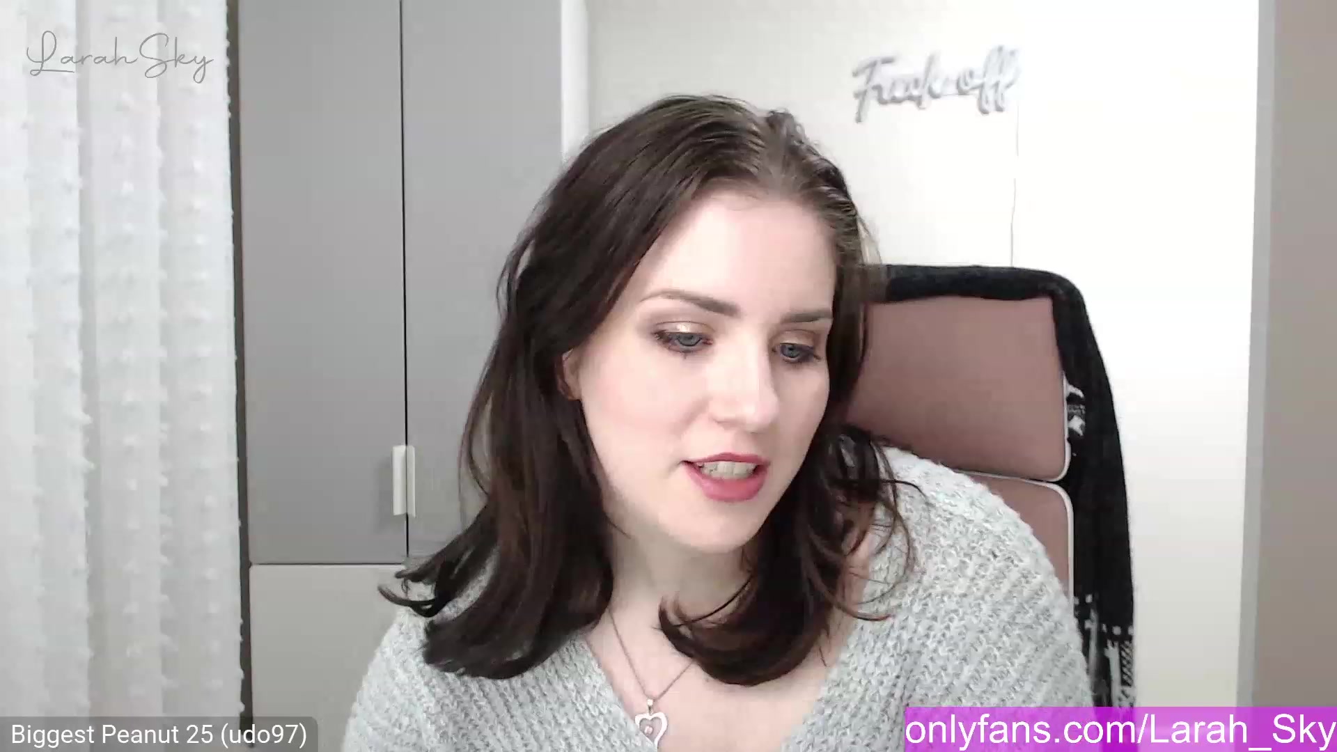 Gallery image thumbnail from Larah_Sky's myfreecams stream on, 12/05/2022, 22:35 image 3 of 20