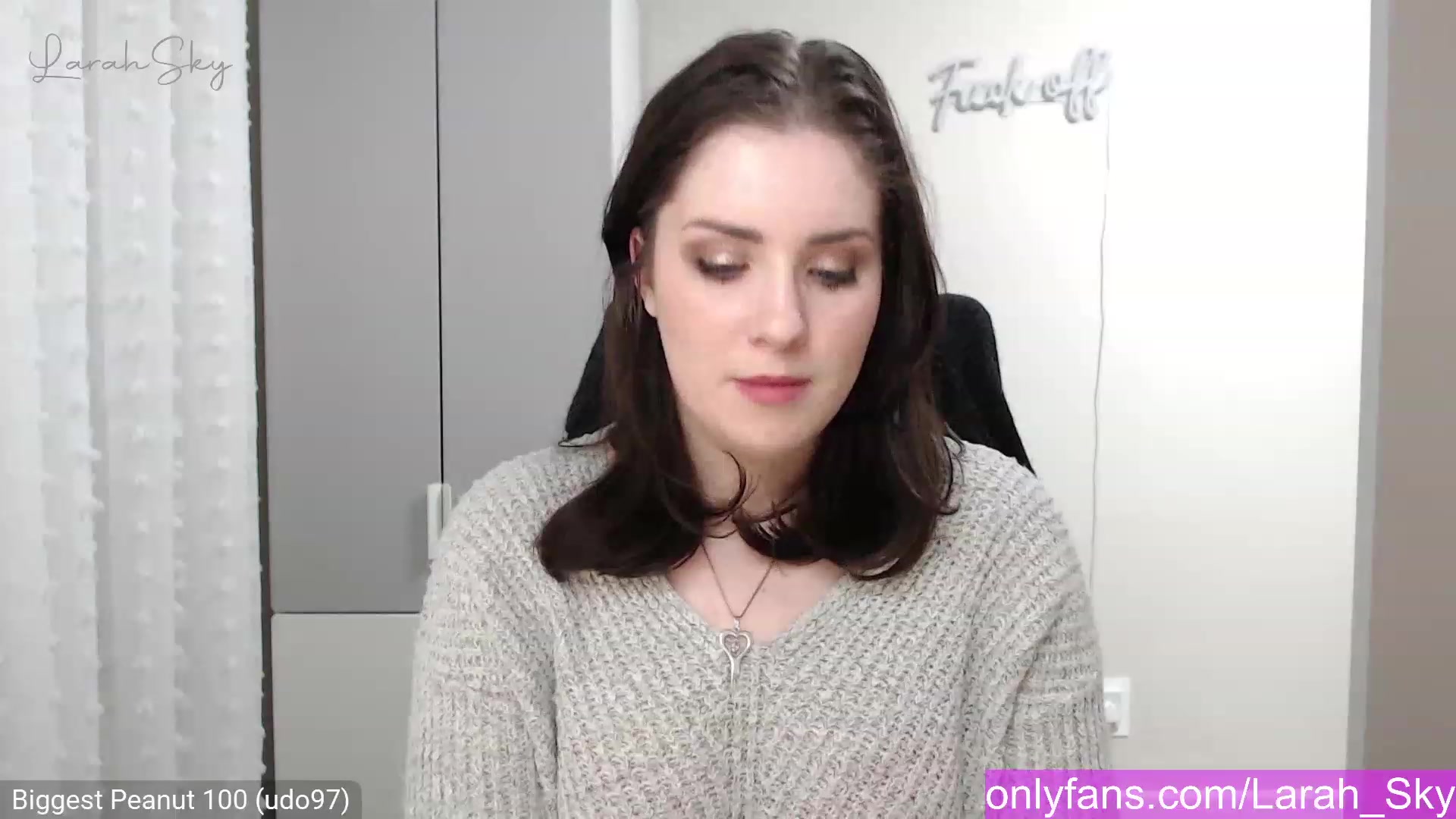Gallery image thumbnail from Larah_Sky's myfreecams stream on, 12/05/2022, 22:35 image 10 of 20
