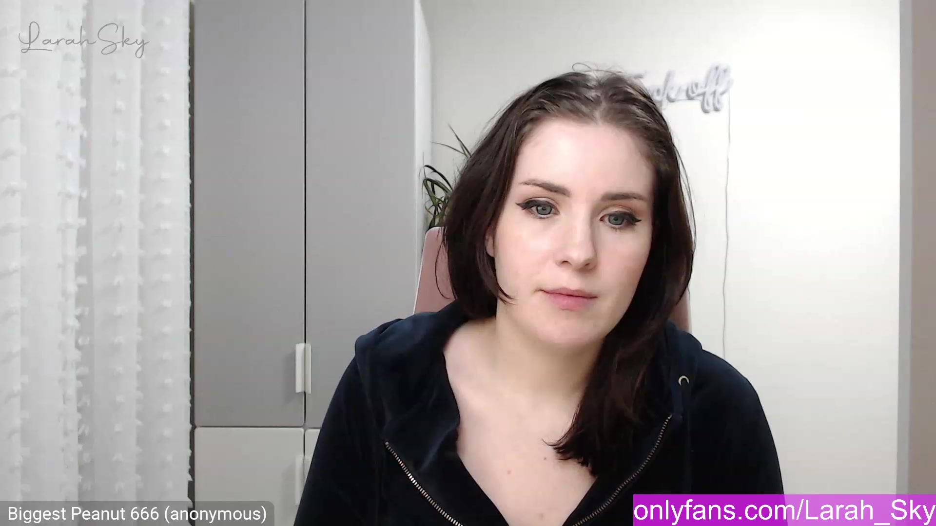 Gallery image thumbnail from Larah_Sky's myfreecams stream on, 12/08/2022, 24:29 image 13 of 20