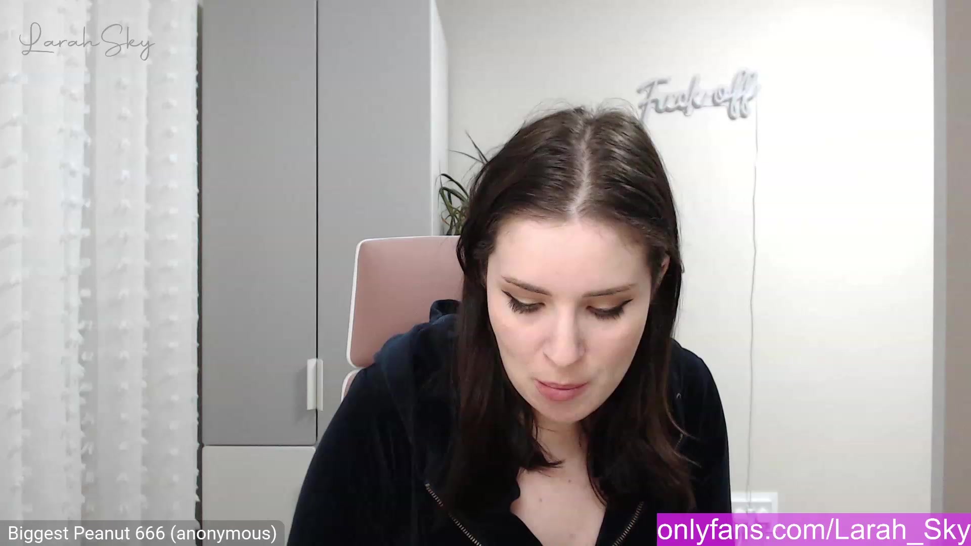 Gallery image thumbnail from Larah_Sky's myfreecams stream on, 12/08/2022, 24:29 image 3 of 20