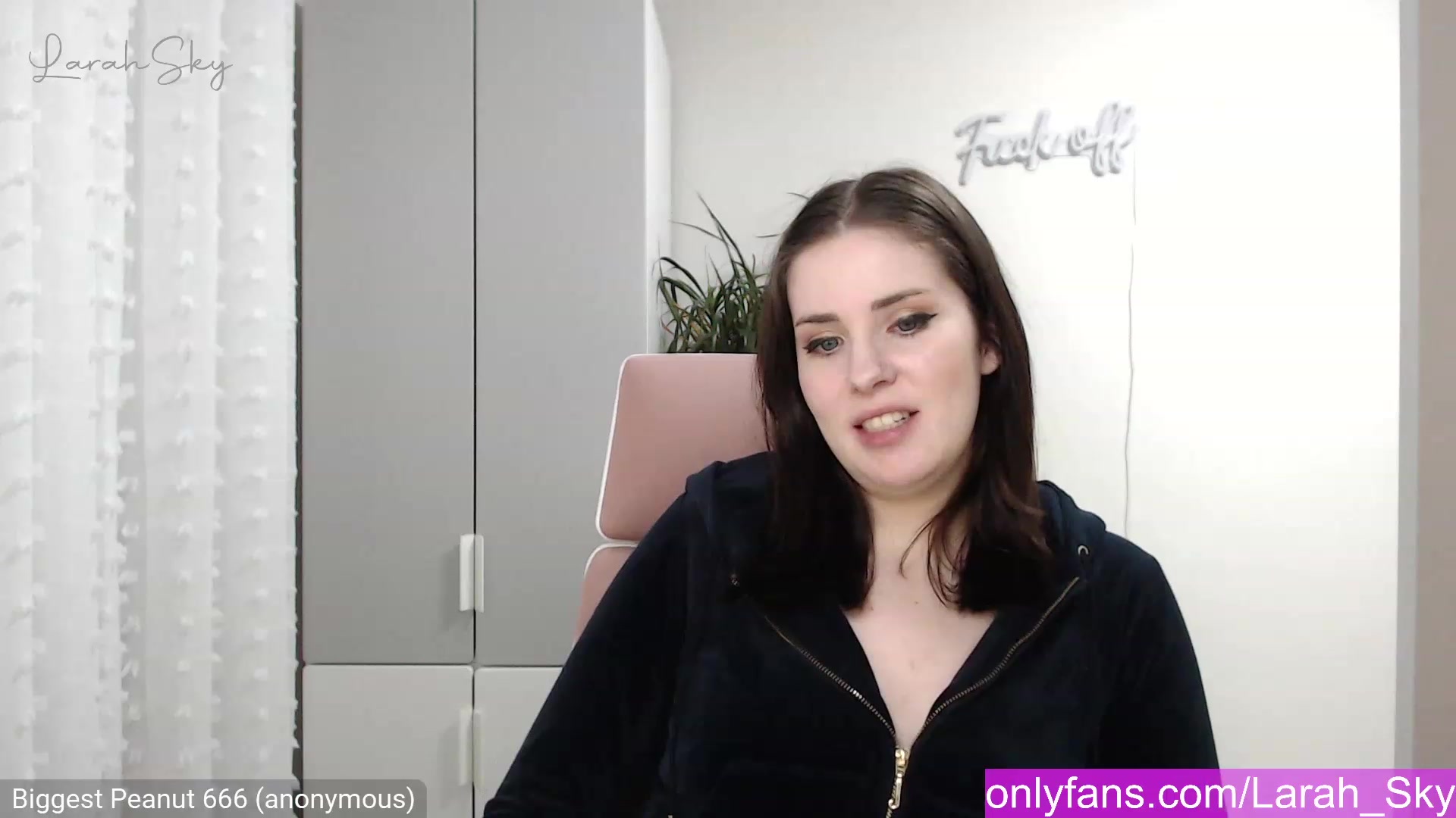 Gallery image thumbnail from Larah_Sky's myfreecams stream on, 12/08/2022, 24:29 image 8 of 20