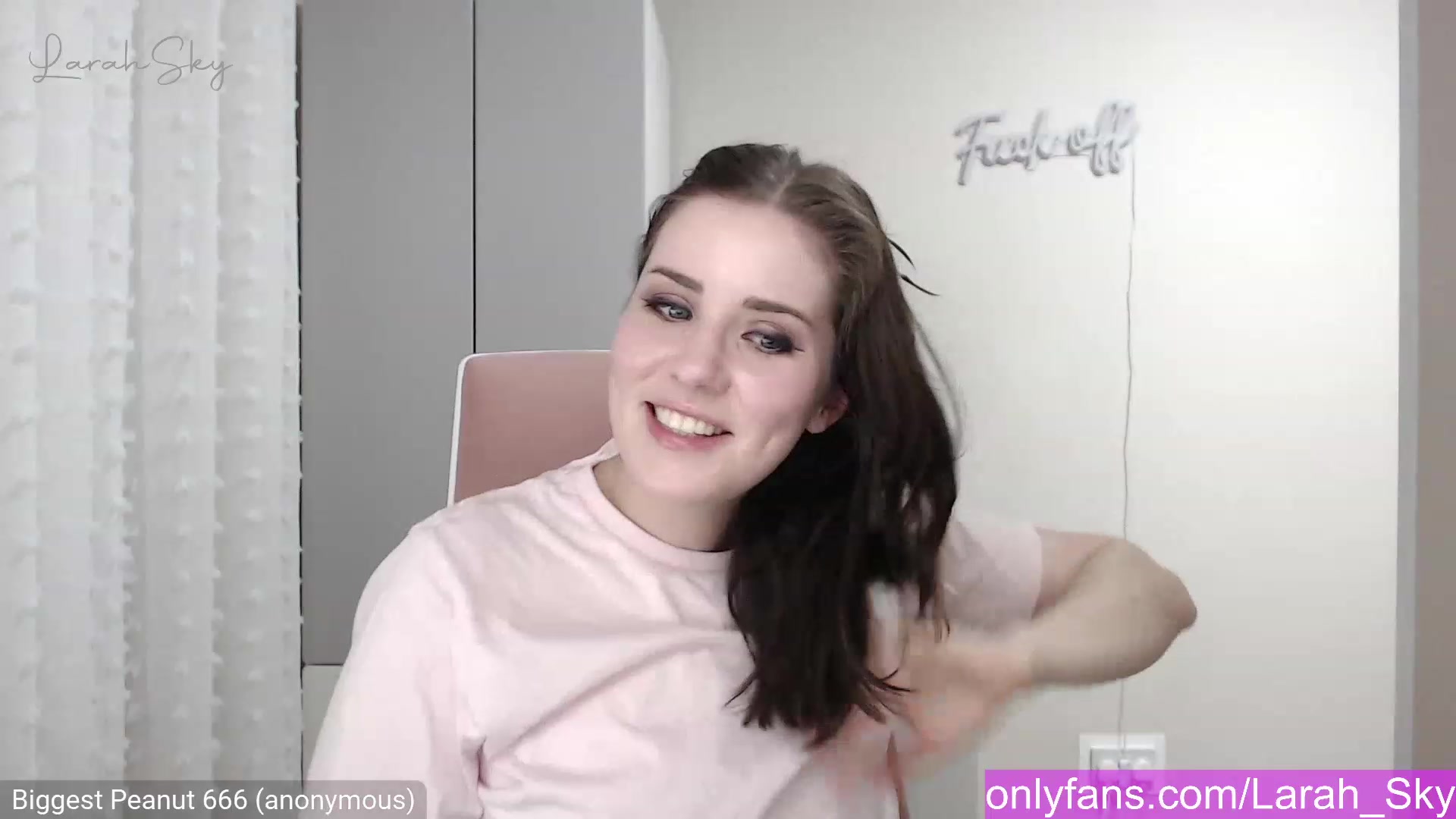 Gallery image thumbnail from Larah_Sky's myfreecams stream on, 12/08/2022, 22:29 image 6 of 20