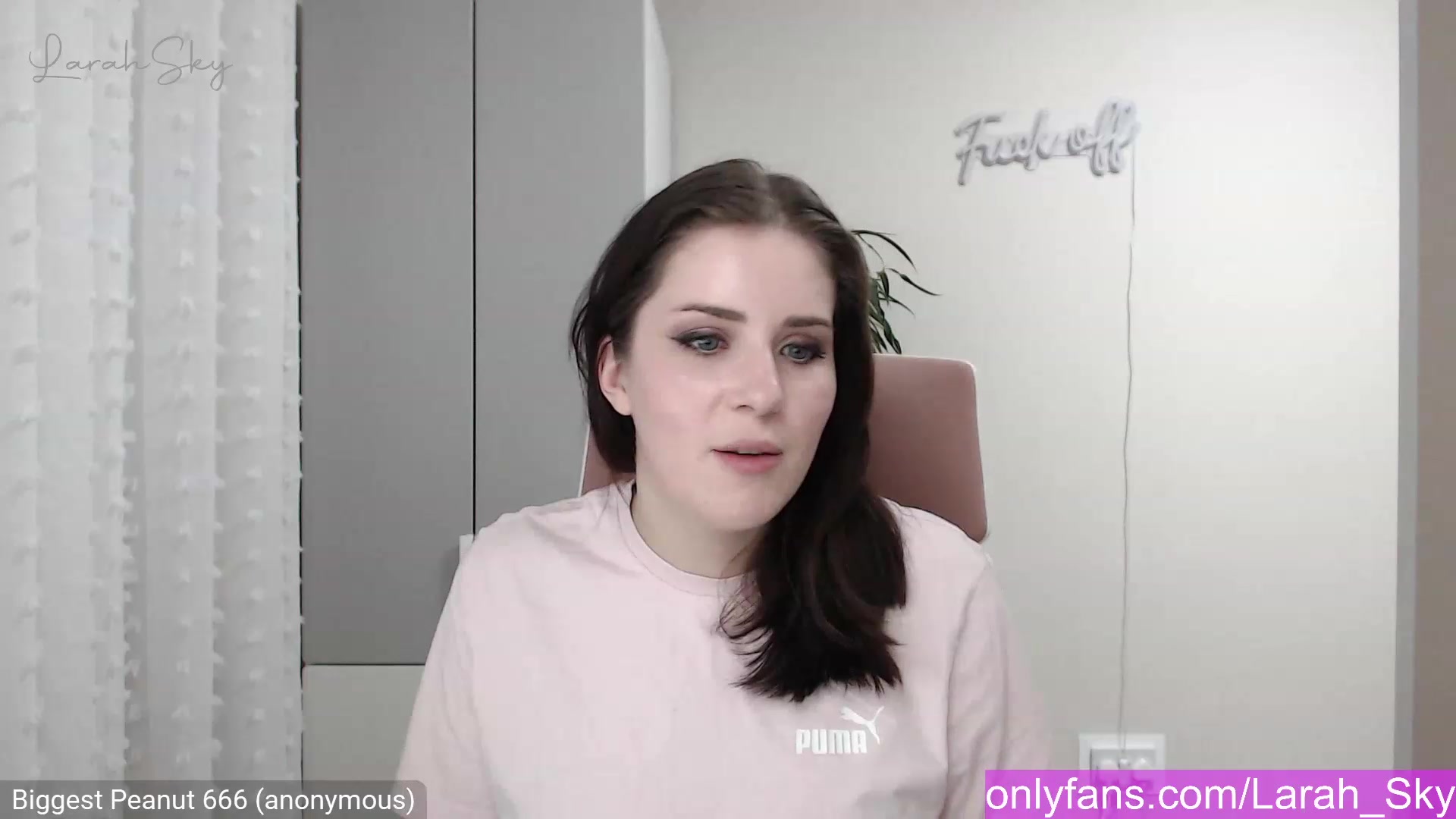Gallery image thumbnail from Larah_Sky's myfreecams stream on, 12/08/2022, 22:29 image 7 of 20