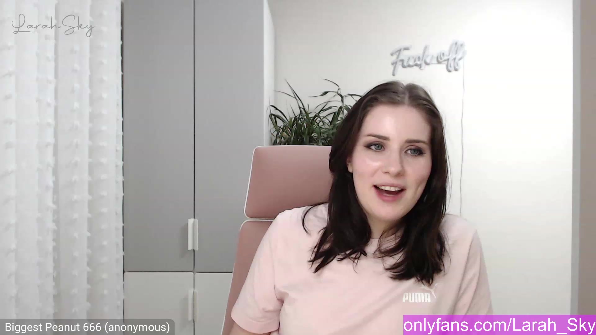 Gallery image thumbnail from Larah_Sky's myfreecams stream on, 12/08/2022, 22:29 image 17 of 20