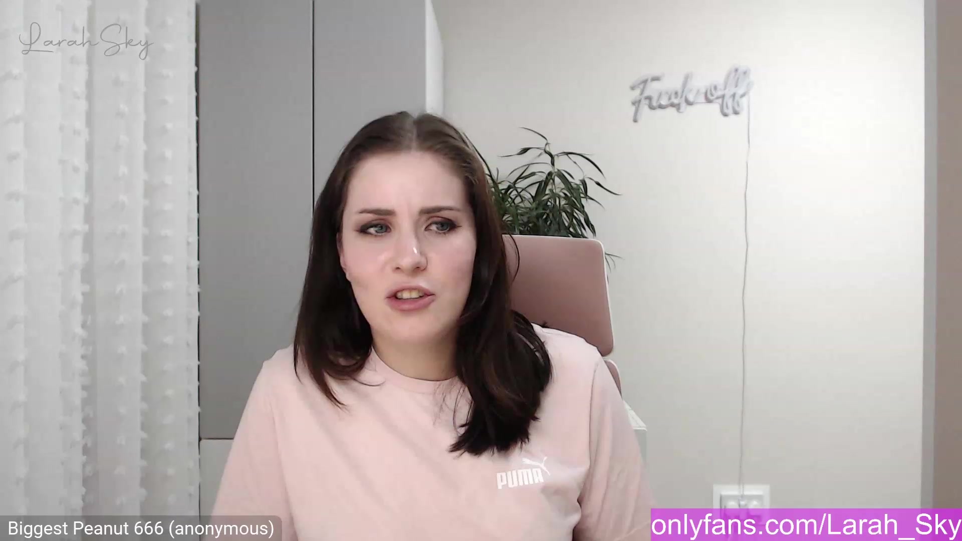 Gallery image thumbnail from Larah_Sky's myfreecams stream on, 12/08/2022, 22:29 image 10 of 20