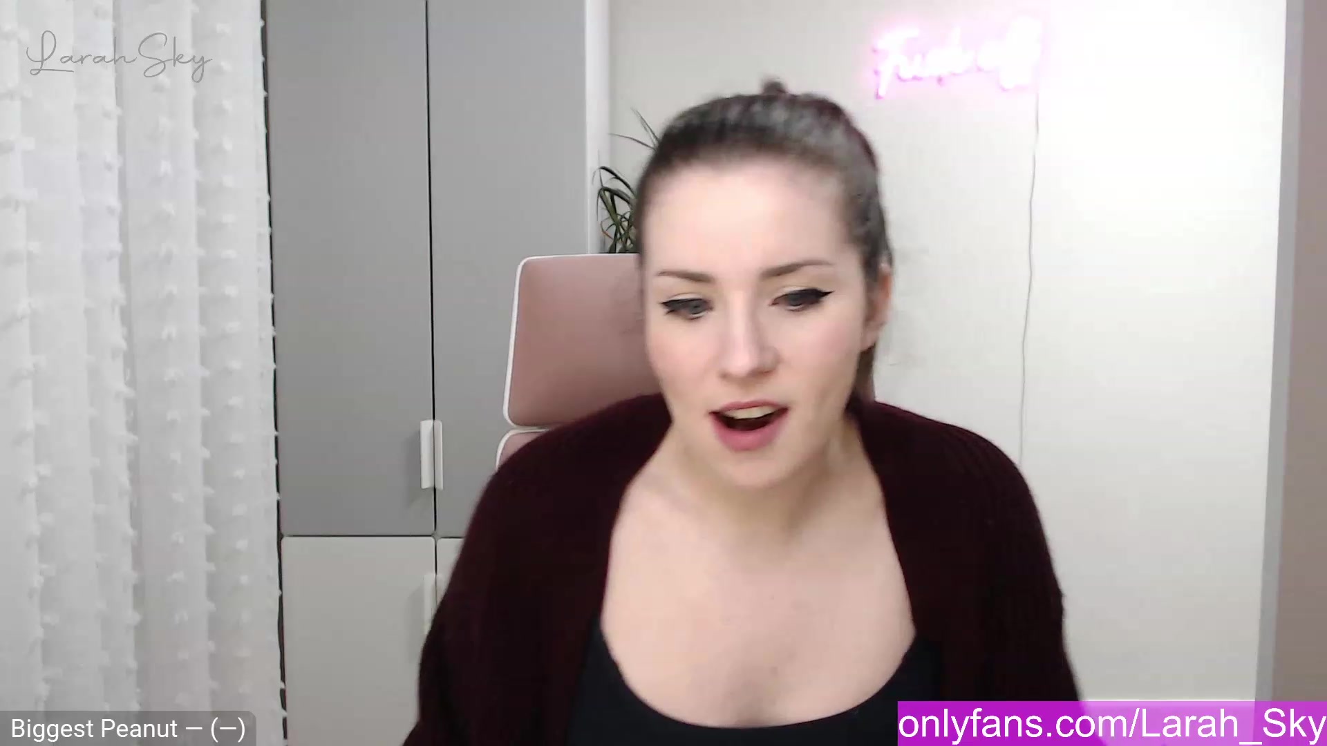 Gallery image thumbnail from Larah_Sky's myfreecams stream on, 12/12/2022, 21:35 image 11 of 20