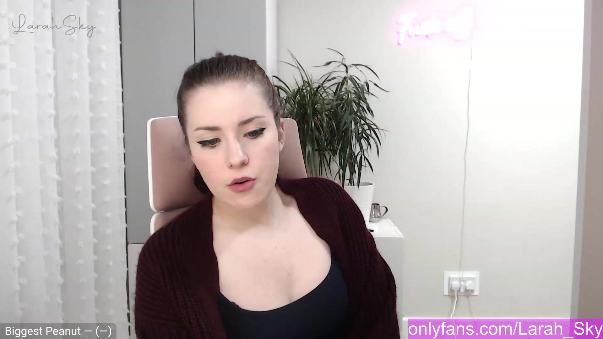 Gallery image thumbnail from Larah_Sky's myfreecams stream on, 12/12/2022, 21:35 image 14 of 20